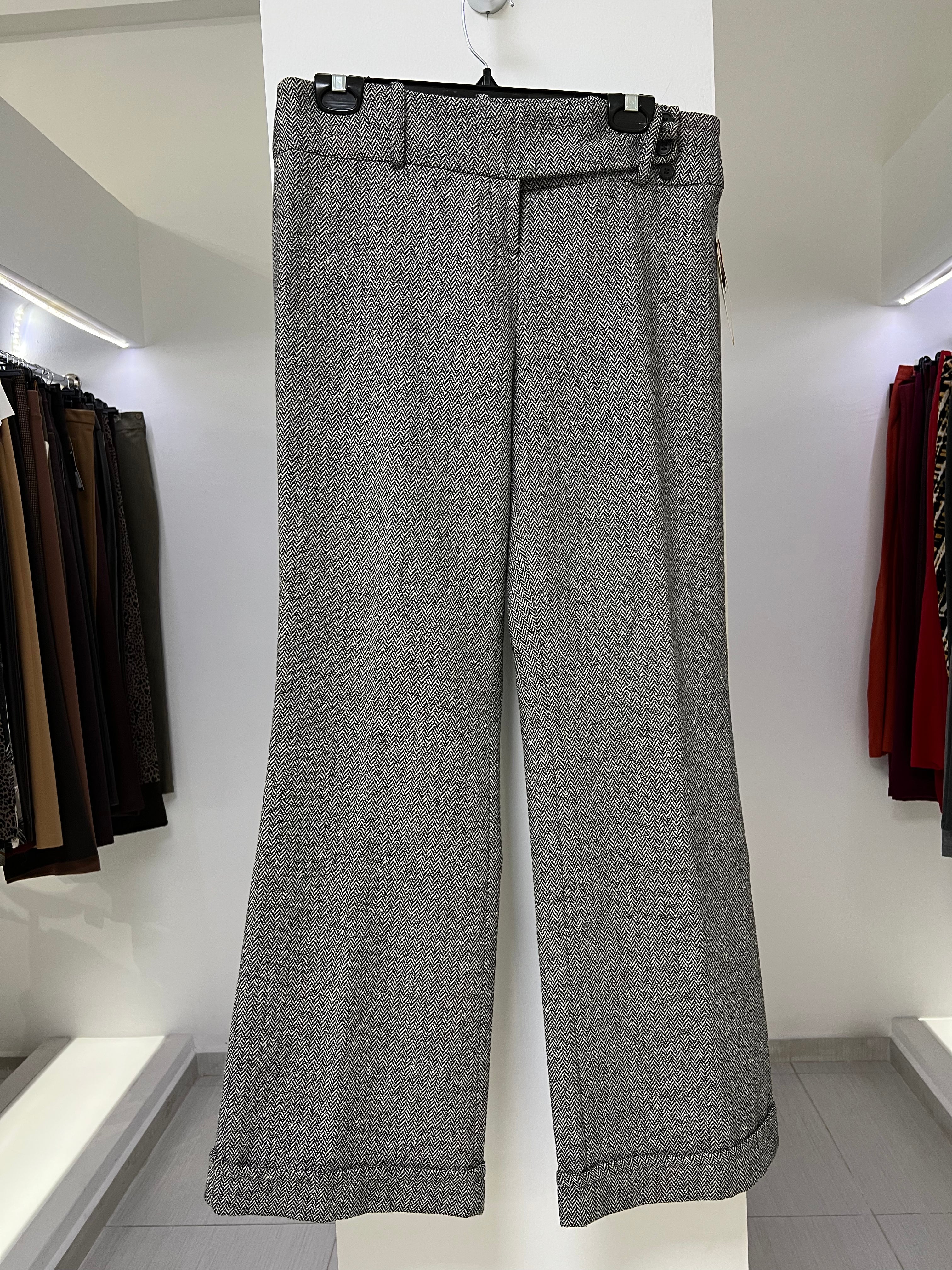 PANTALÓN TEJIDO GRIS