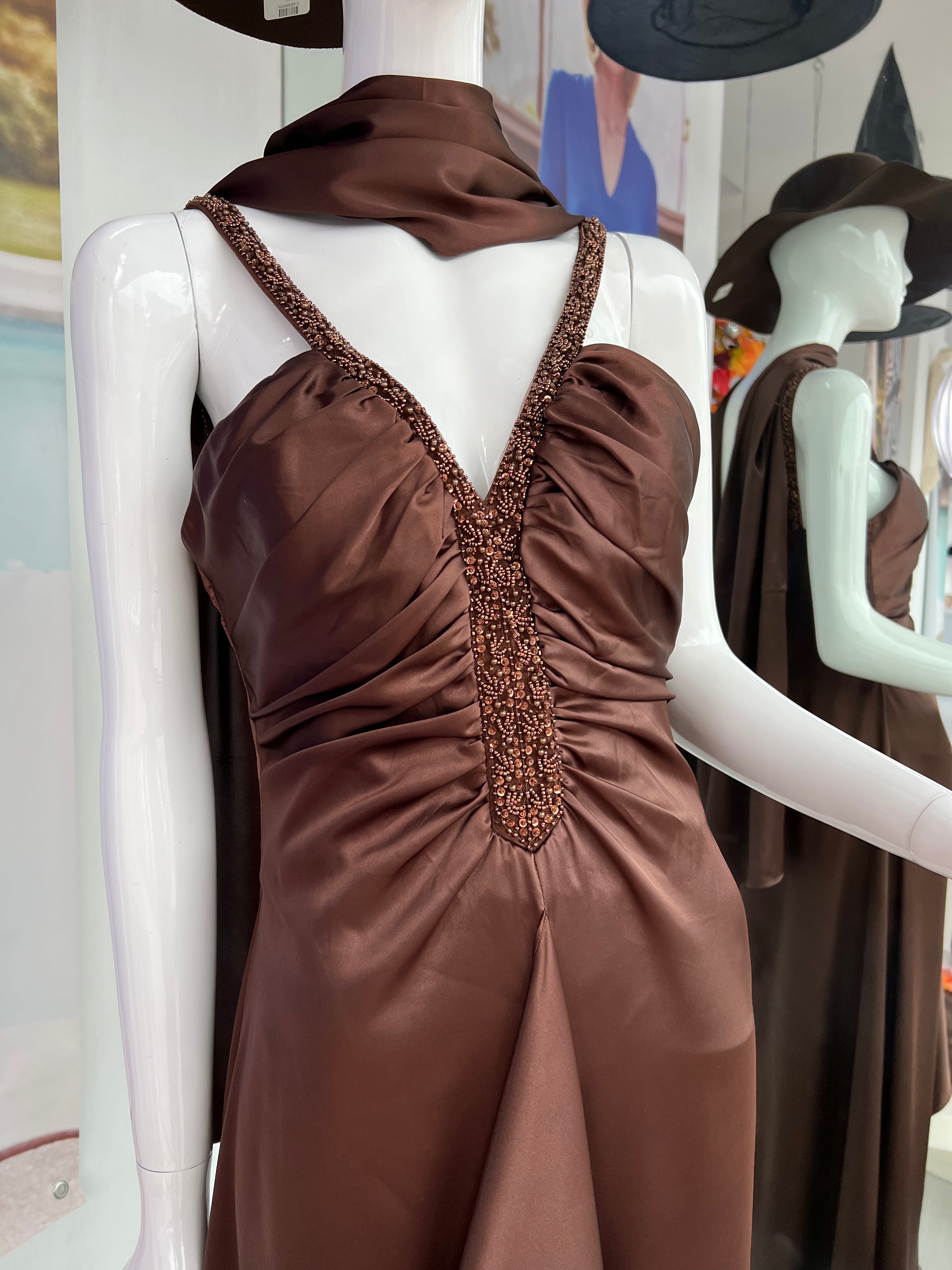 VESTIDO LARGO SATINADO CAFÉ
