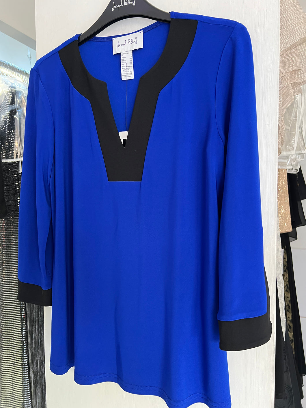 BLUSA AZUL CUELLO V