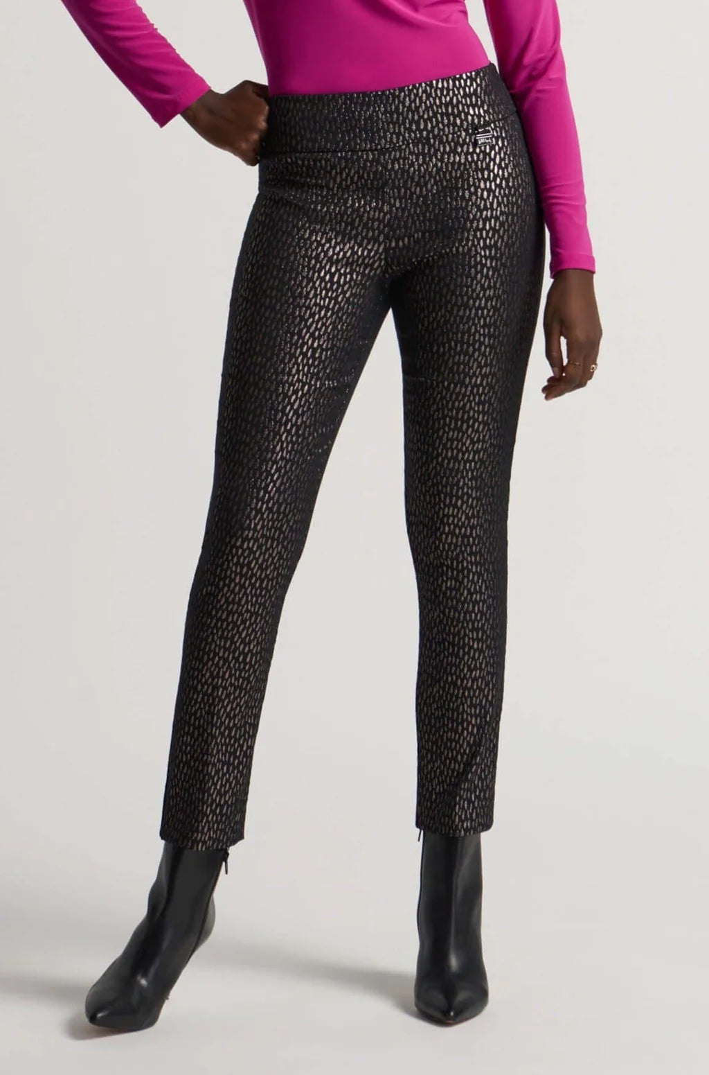 PANTALÓN NEGRO ESTAMPADO
