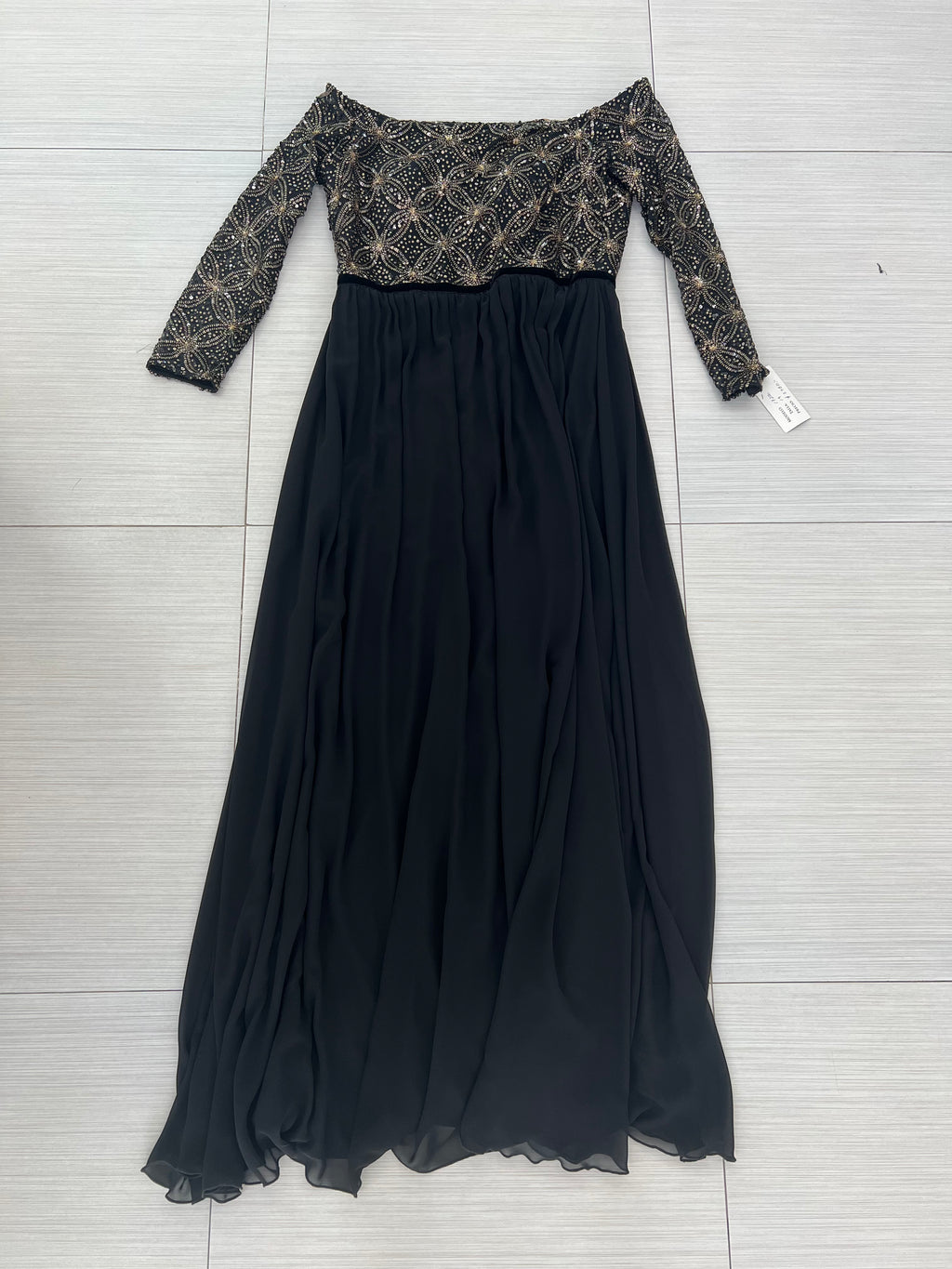 VESTIDO LARGO NEGRO CON DORADO