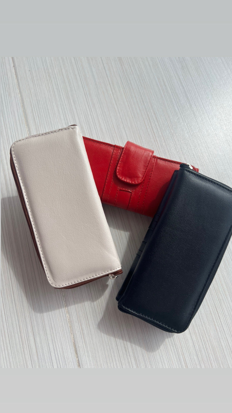 CARTERA NEGRO/BEIGE/ROJO