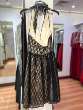 Cargar imagen en el visor de la galería, VESTIDO NEGRO ENCAJE
