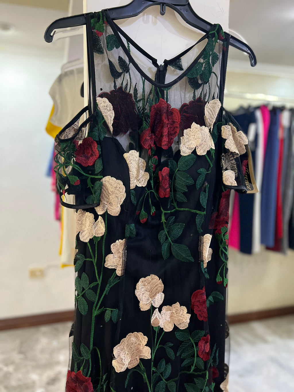 VESTIDO NEGRO CON FLORES
