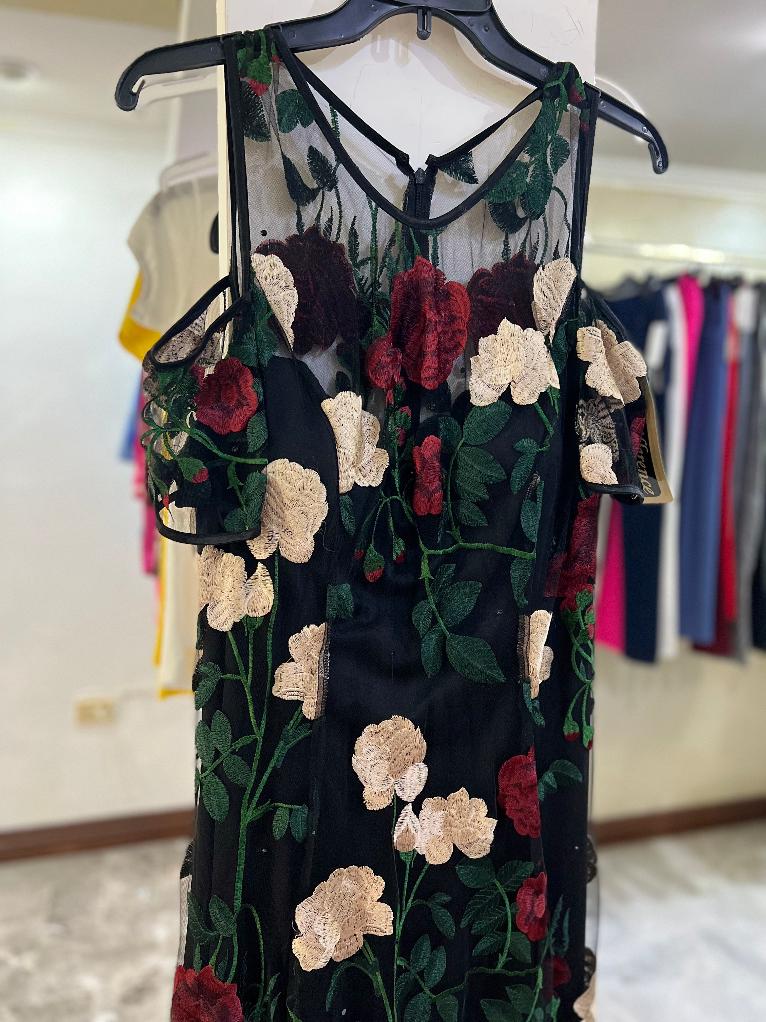 VESTIDO NEGRO CON FLORES