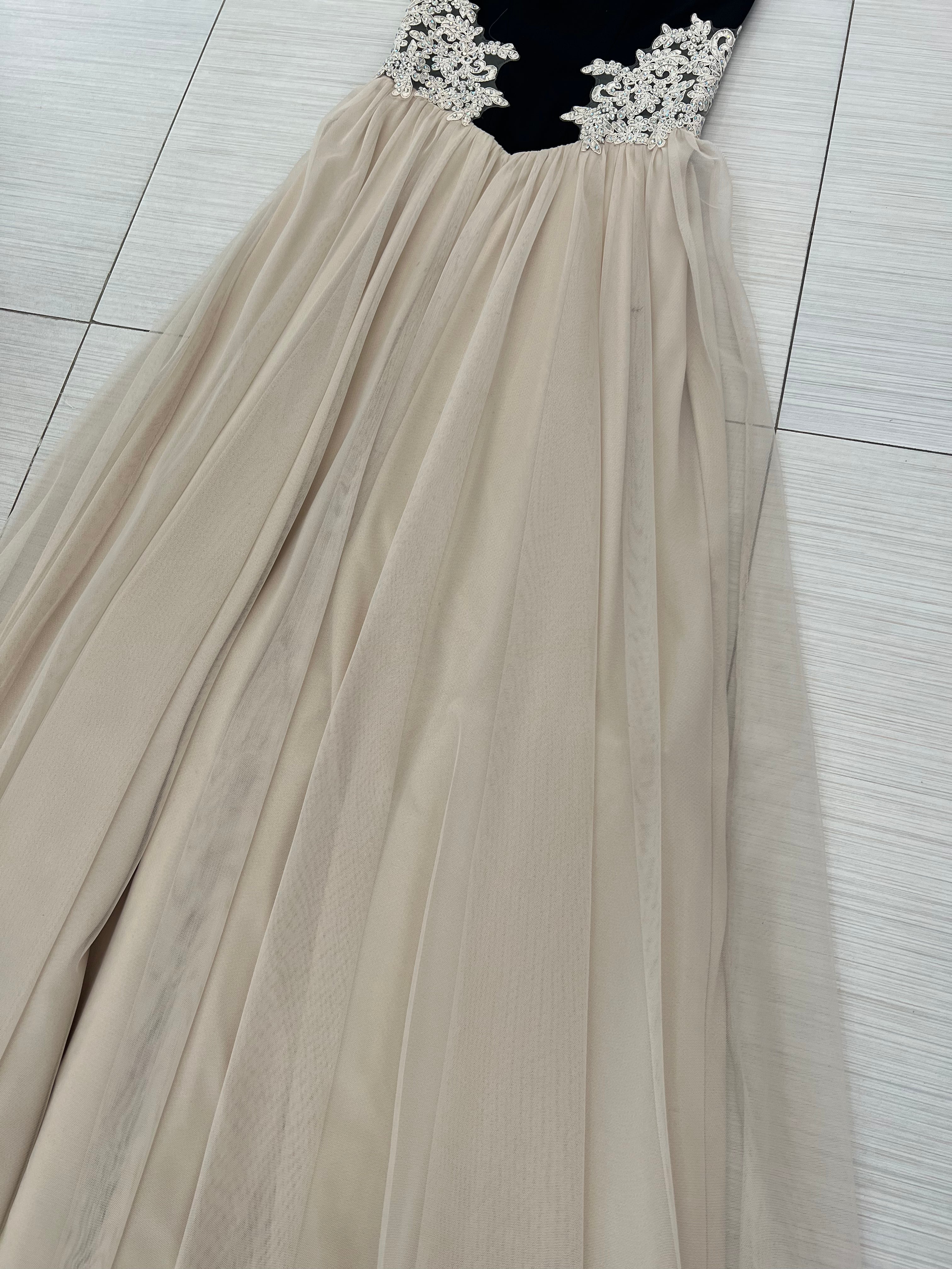 VESTIDO LARGO BEIGE CON NEGRO