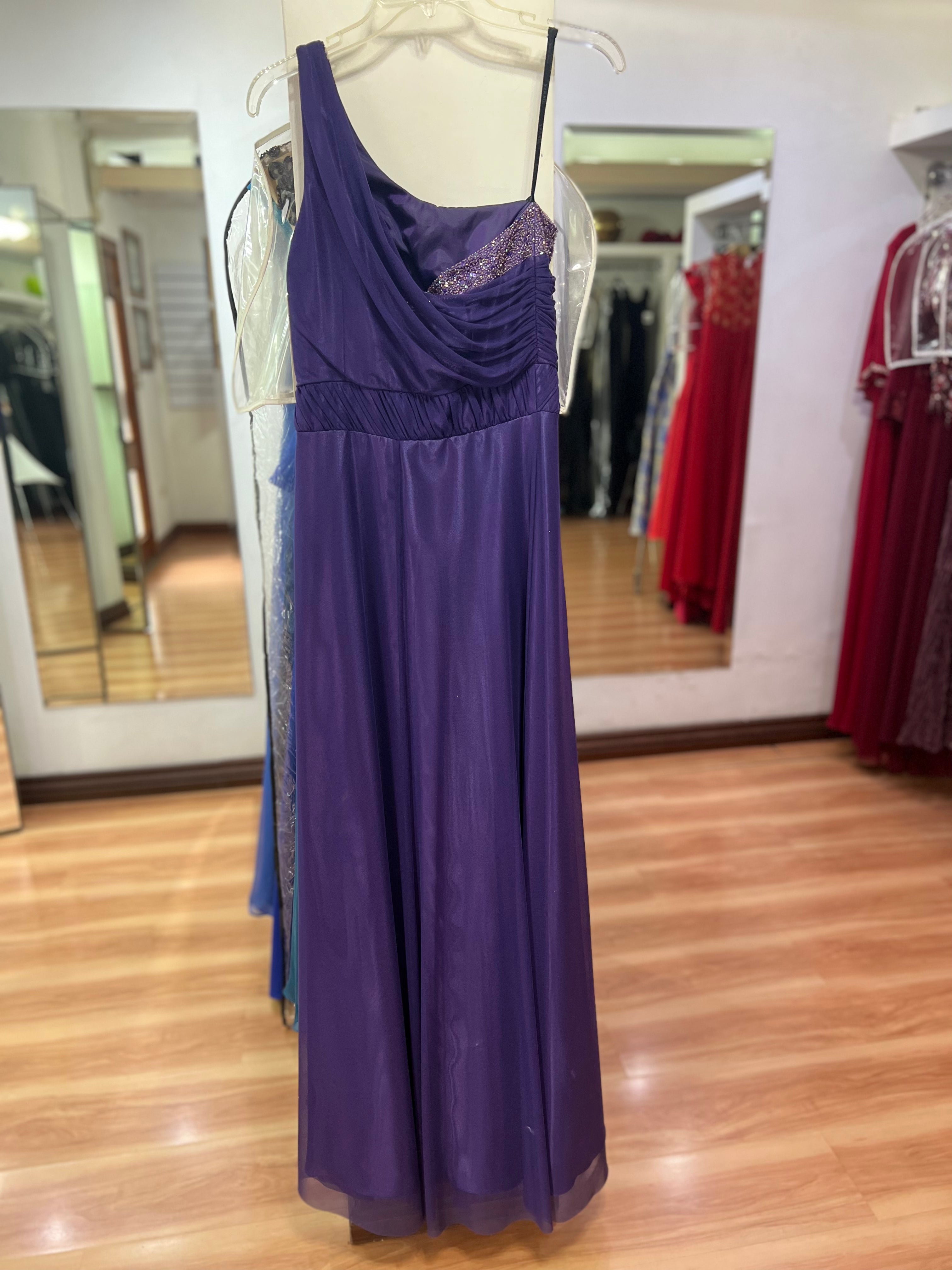 VESTIDO LARGO MORADO UN HOMBRO