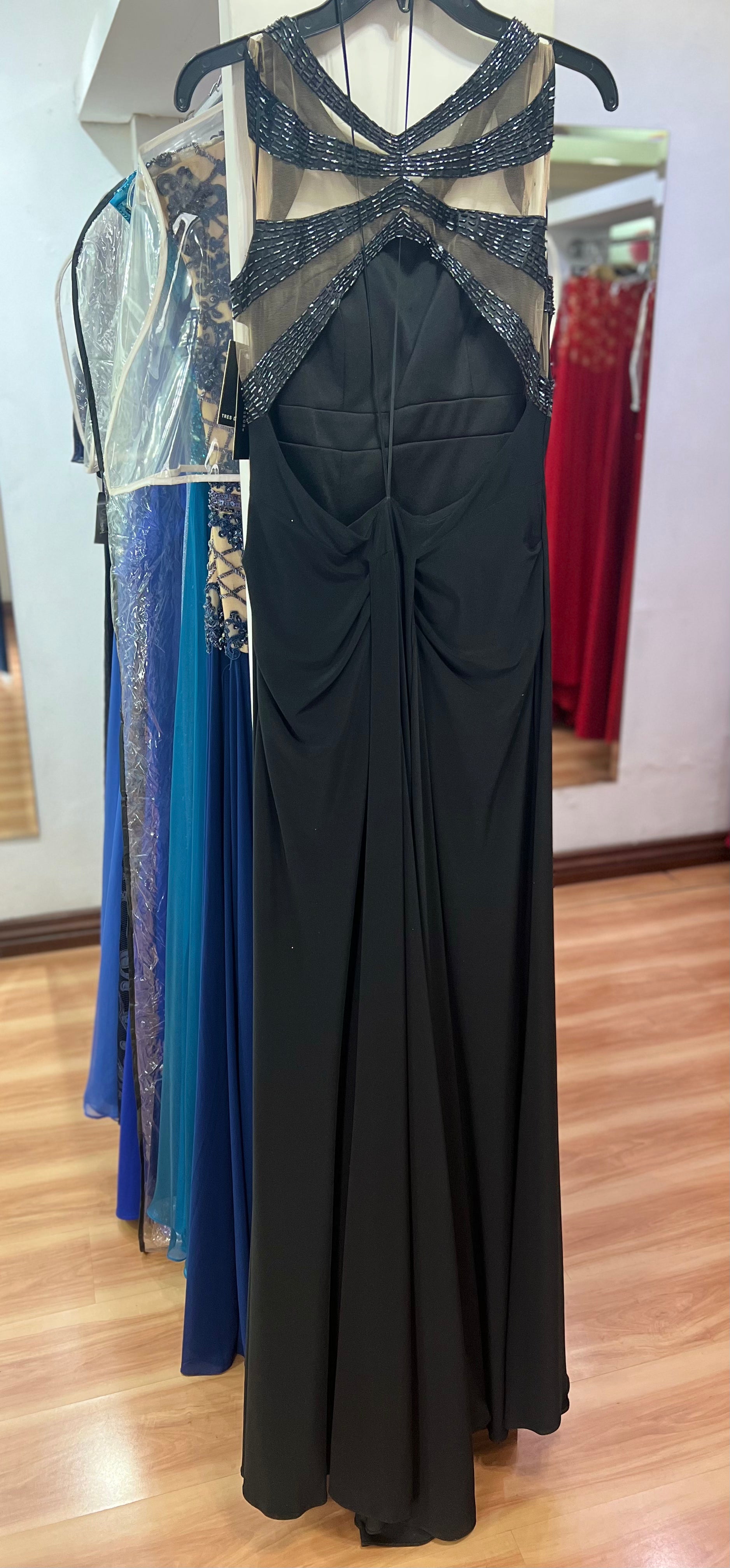 VESTIDO LARGO NEGRO BORDADO
