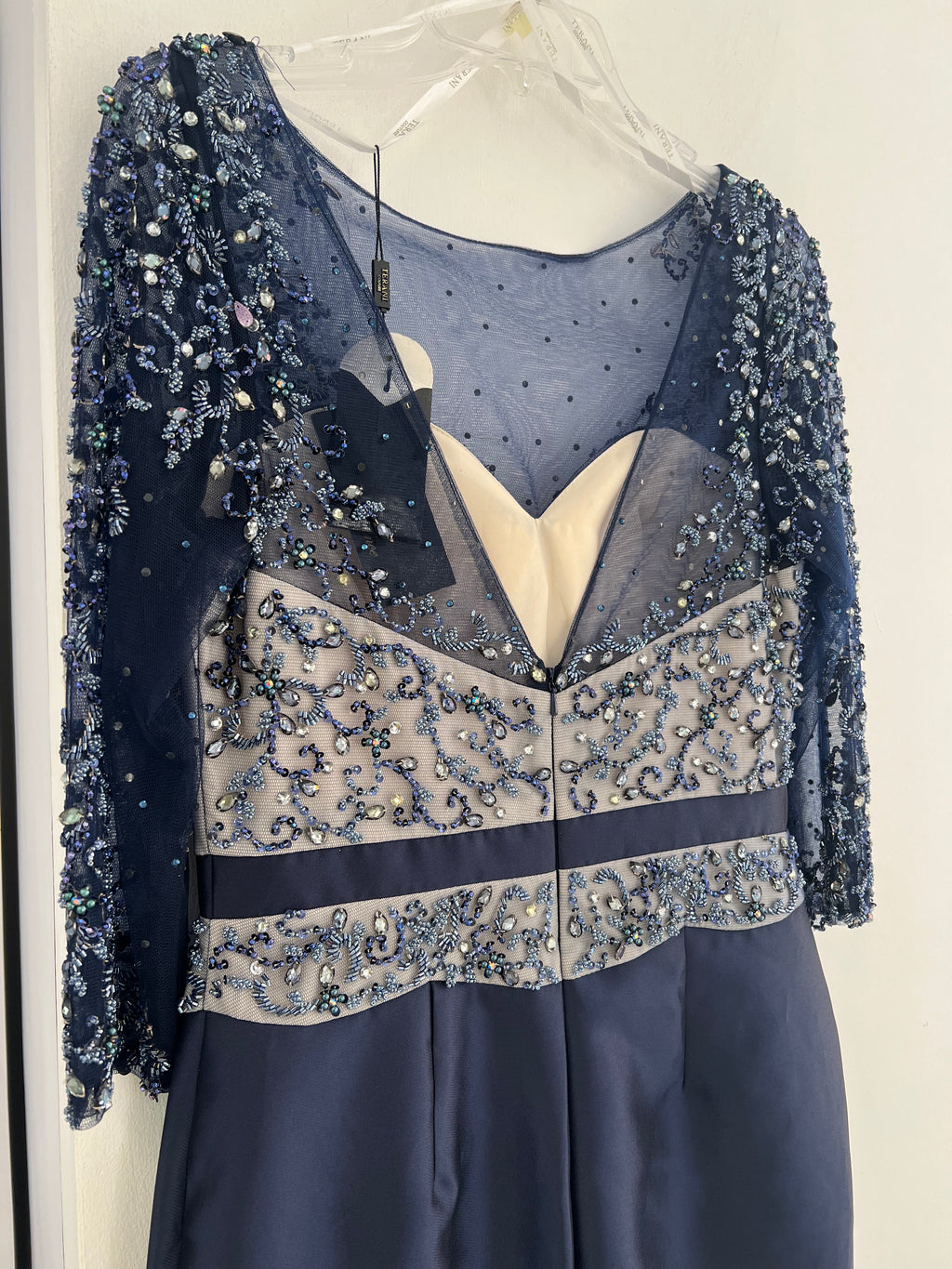 VESTIDO LARGO AZUL MARINO BORDADO
