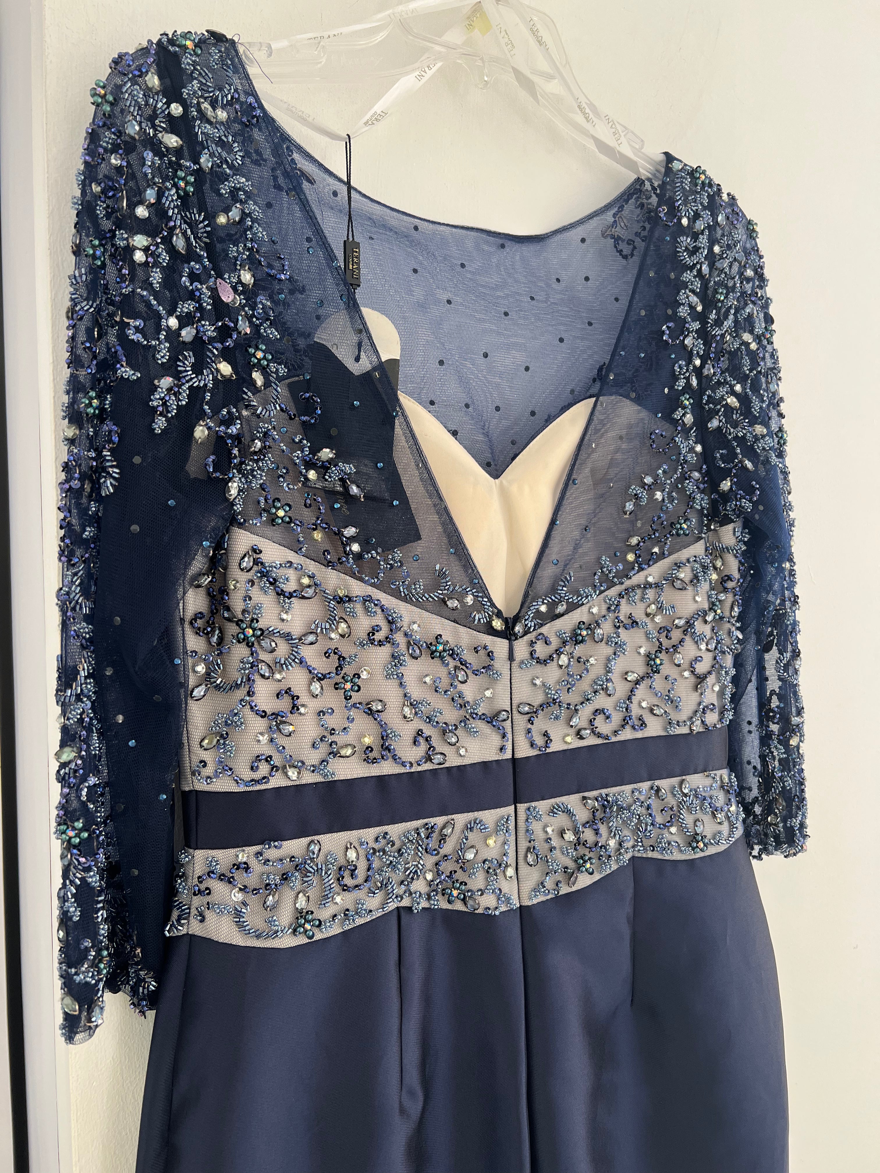 VESTIDO LARGO AZUL MARINO BORDADO