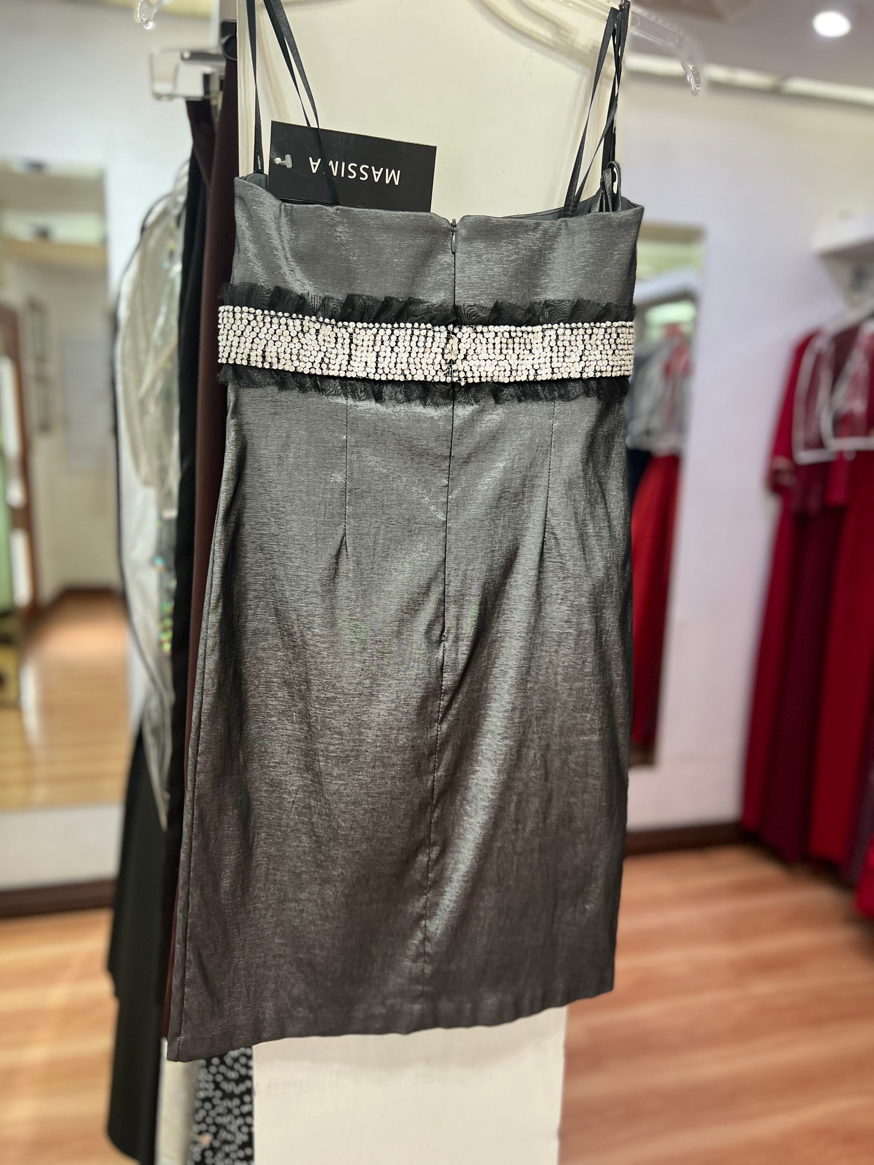 VESTIDO GRIS STRAPLESS