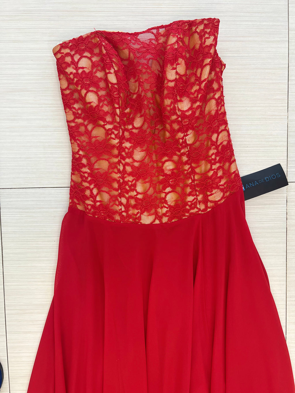 VESTIDO LARGO ROJO CON ENCAJE