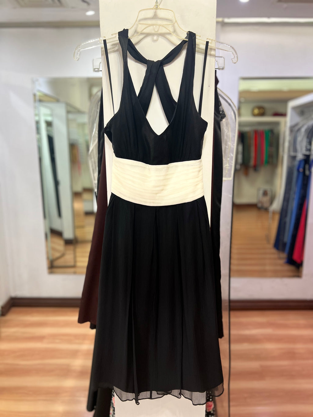 VESTIDO NEGRO/BLANCO