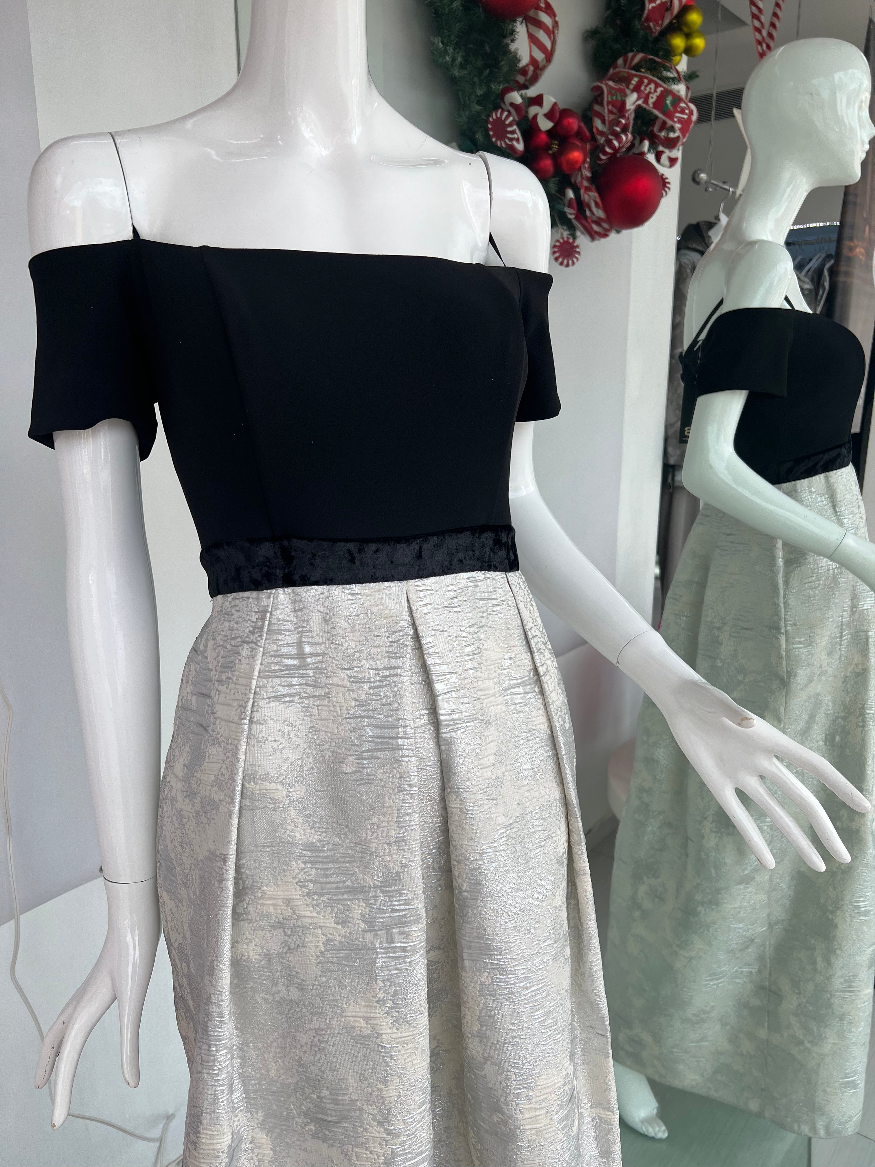 VESTIDO LARGO BLANCO CON NEGRO