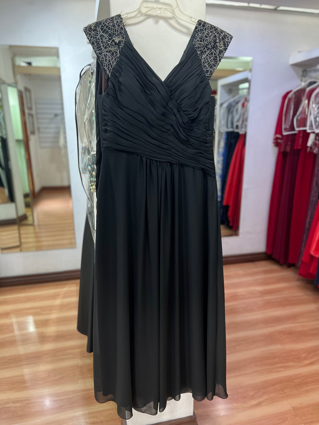 VESTIDO LARGO NEGRO BORDADO