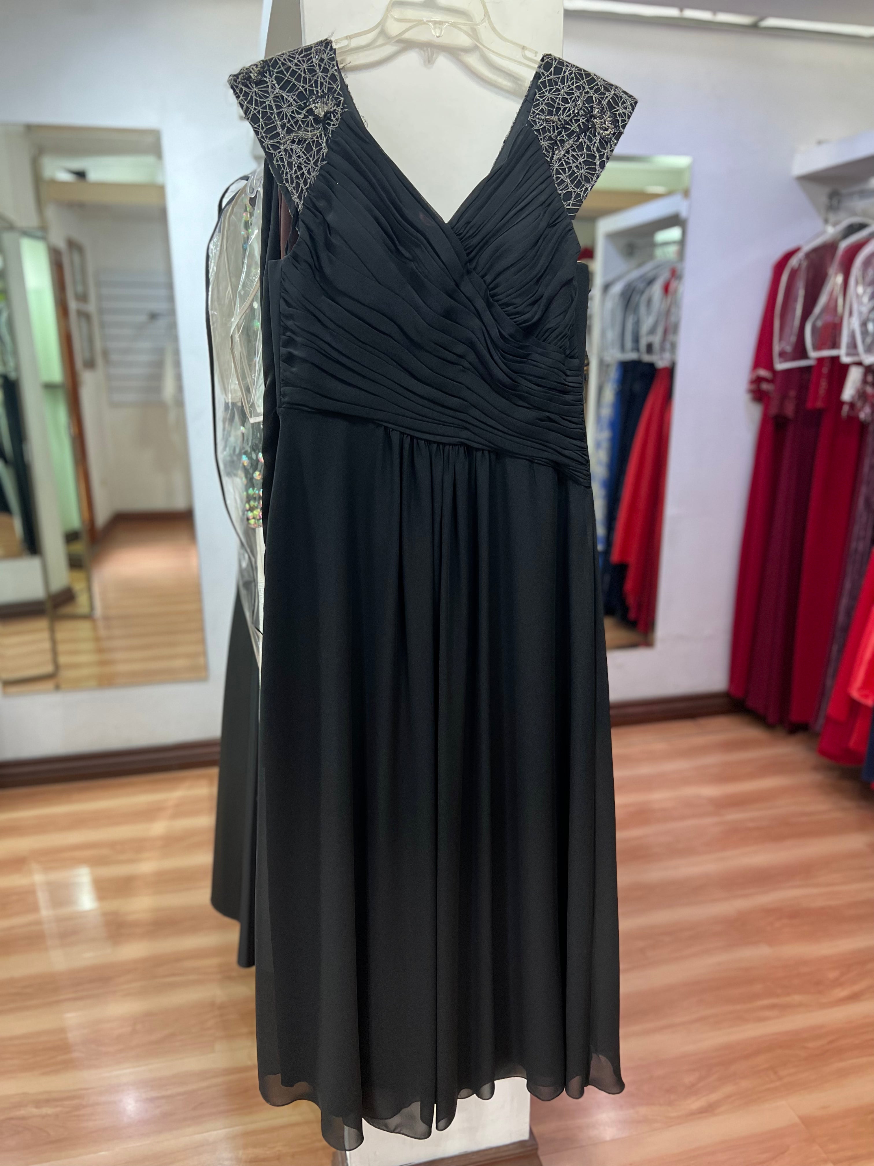 VESTIDO LARGO NEGRO BORDADO