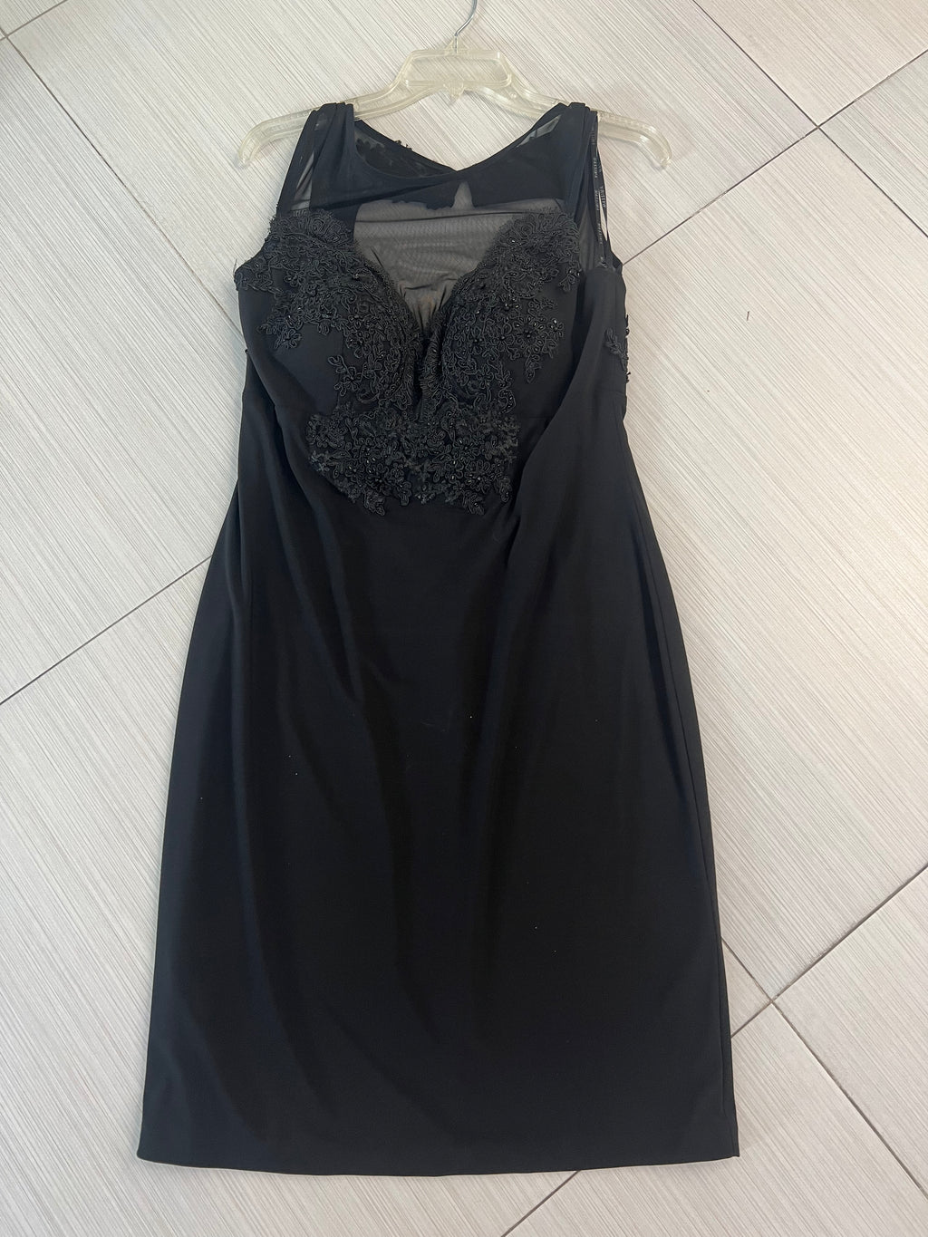 VESTIDO NEGRO