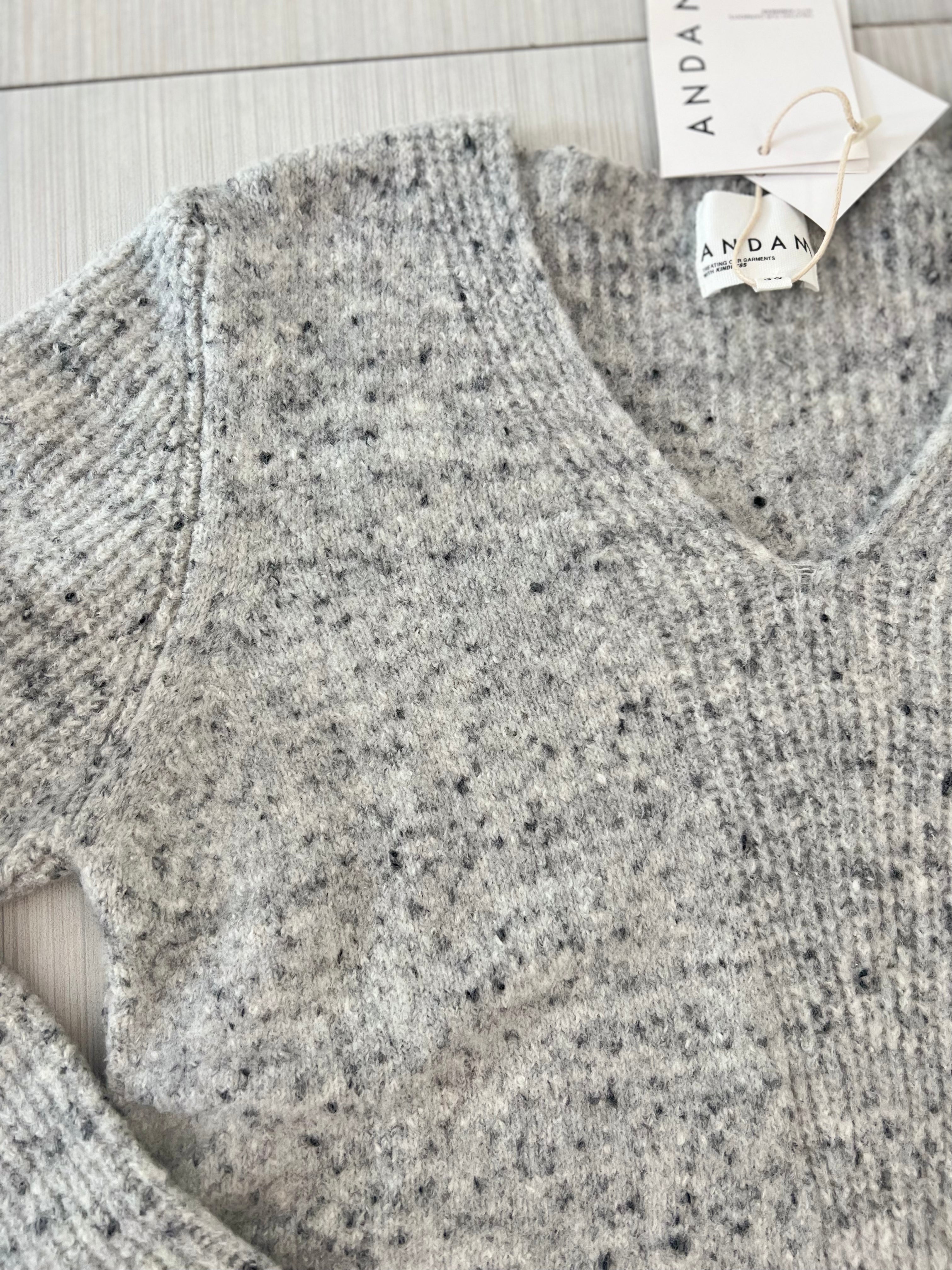 SUÉTER GRIS Y VERDE ESTAMPADO