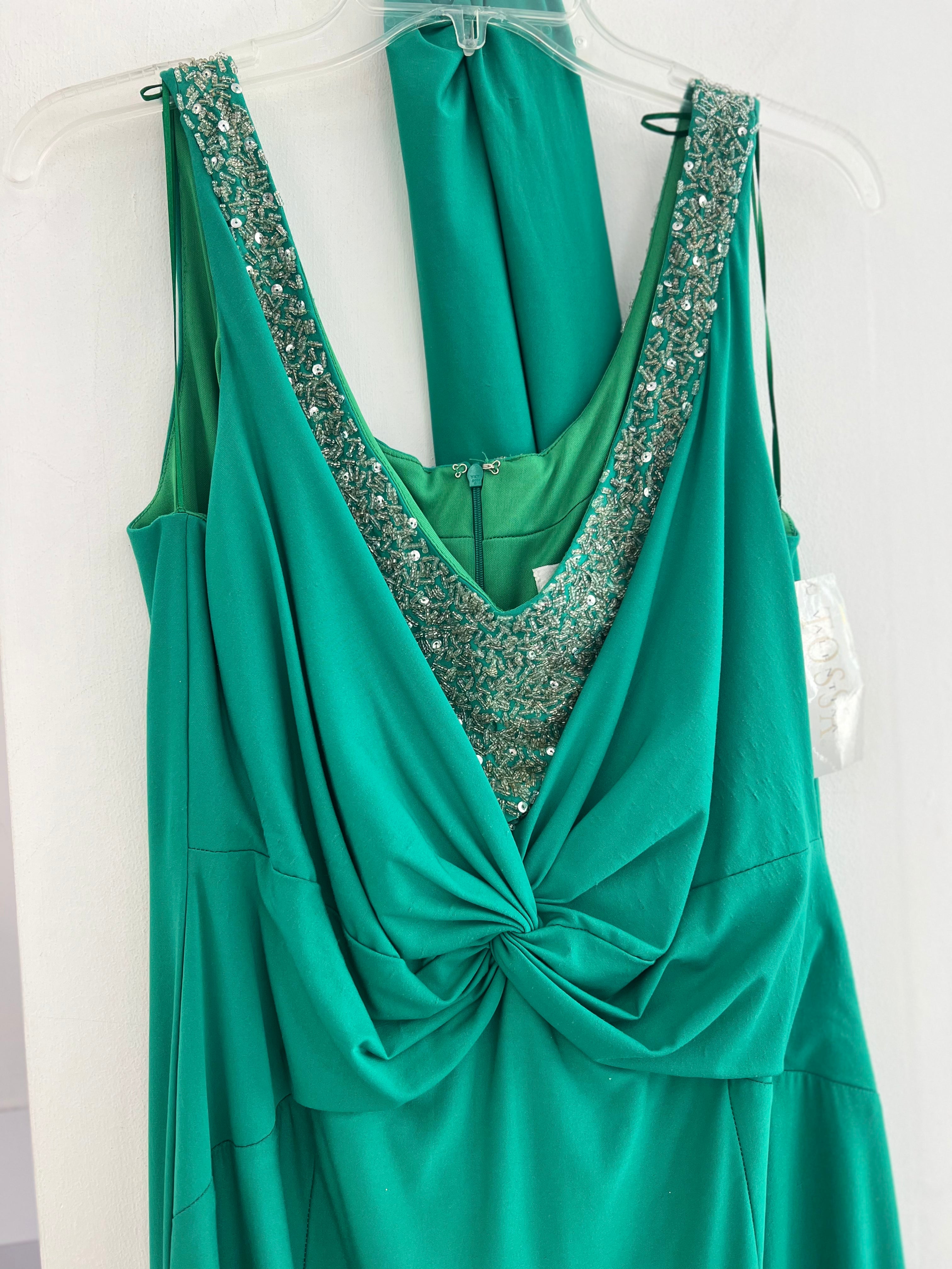 VESTIDO LARGO VERDE PEDRERÍA