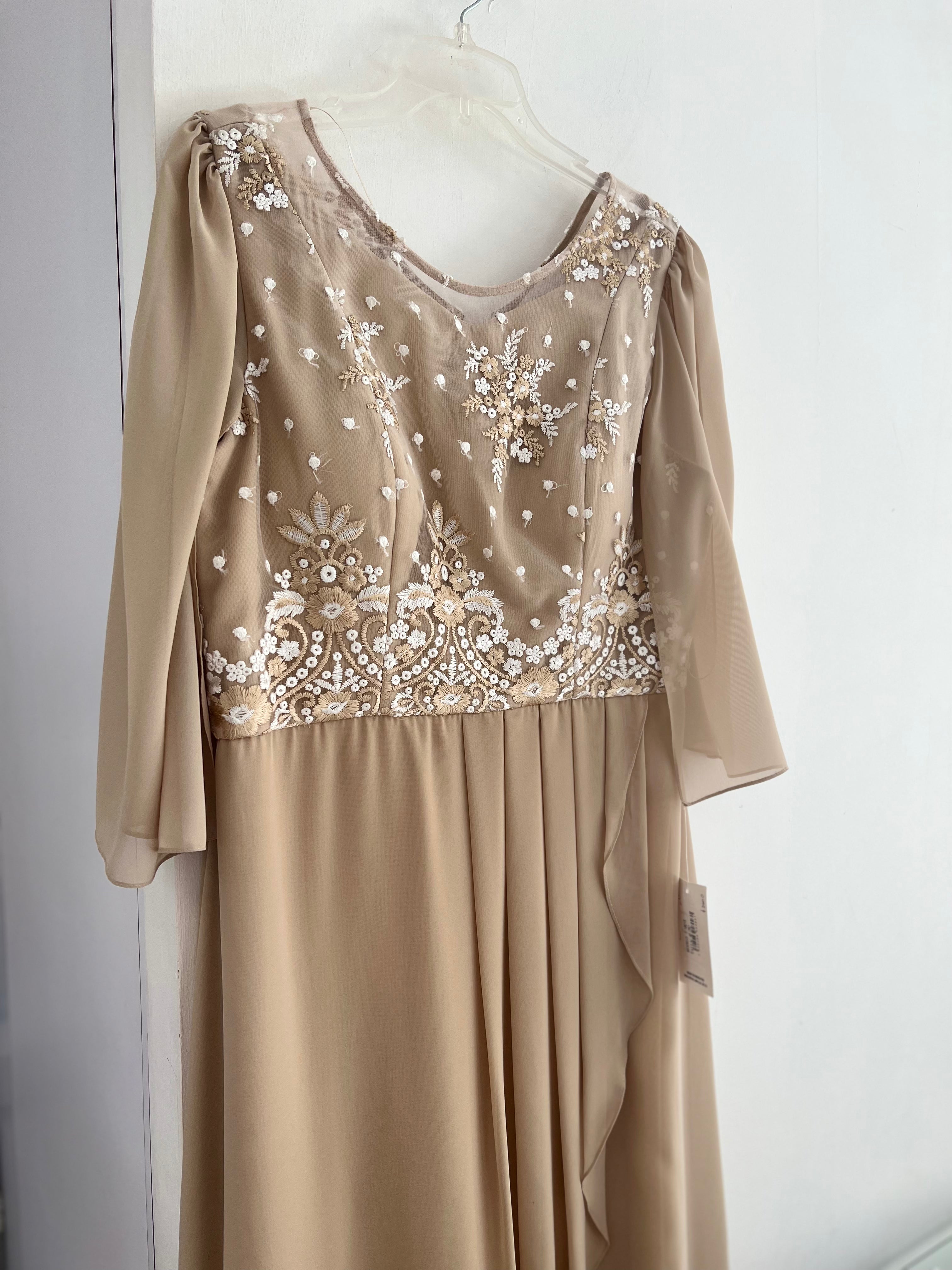 VESTIDO LARGO BEIGE ENCAJE