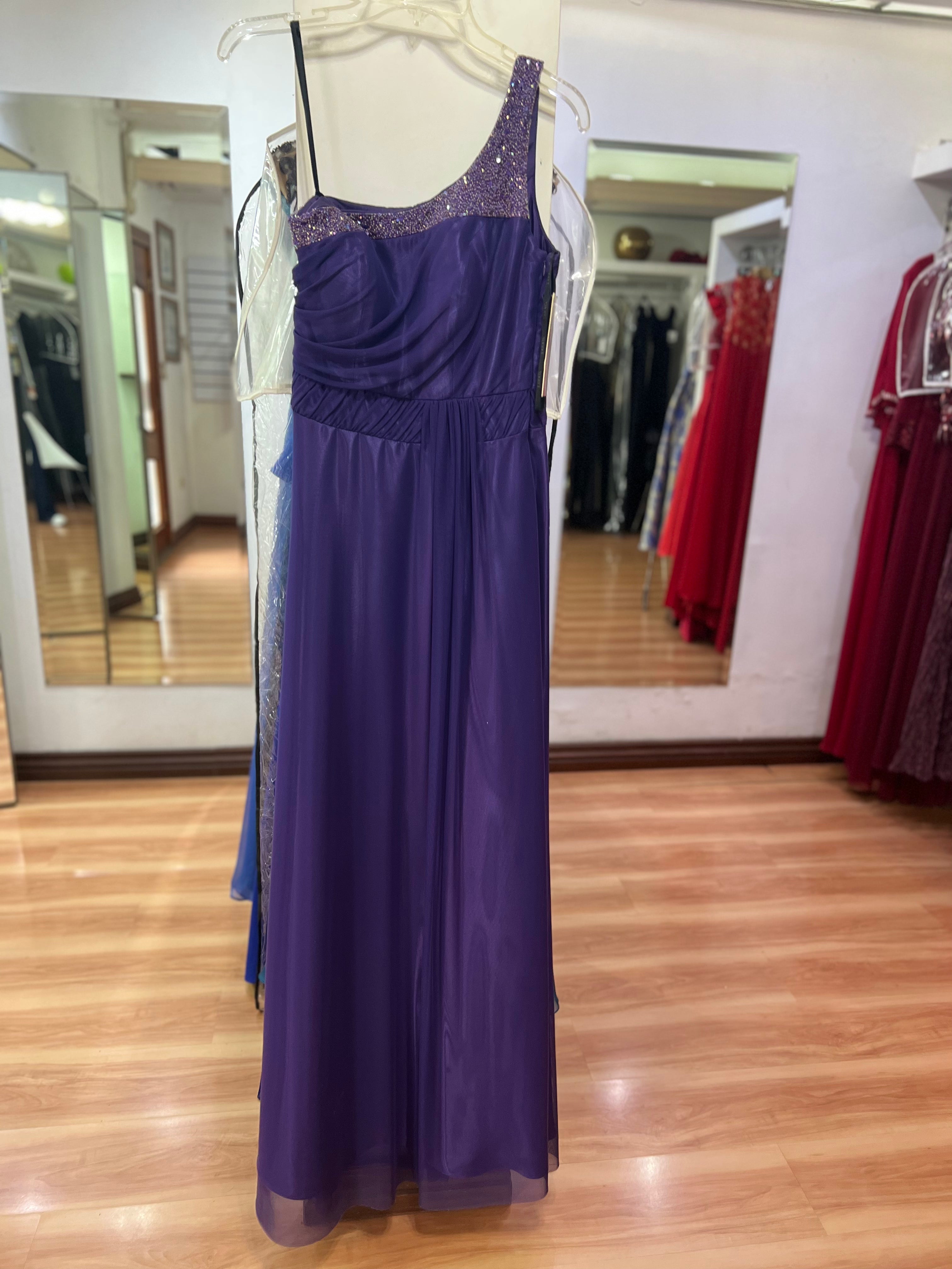 VESTIDO LARGO MORADO UN HOMBRO