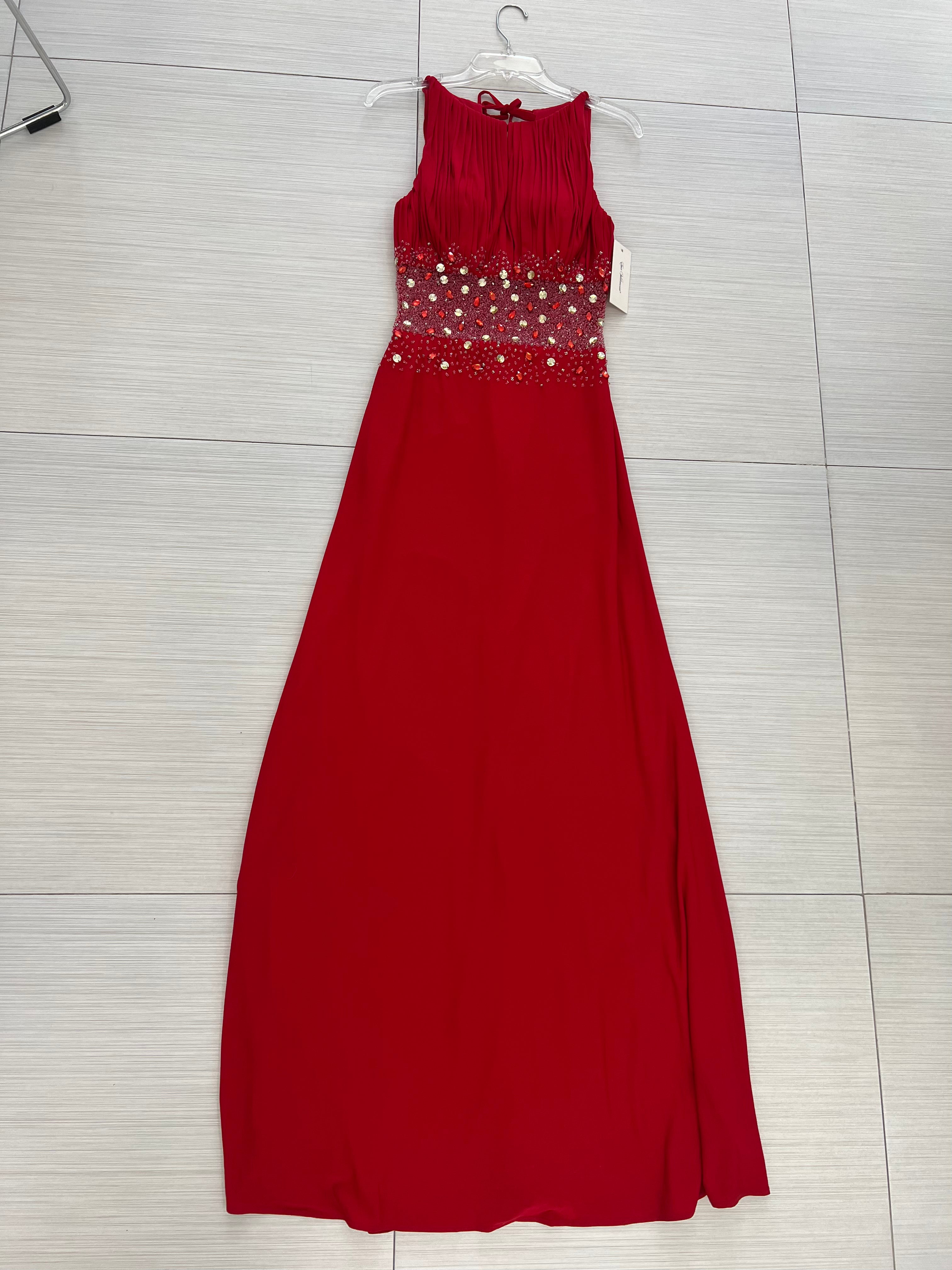 VESTIDO LARGO ROJO CON PEDRERÍA