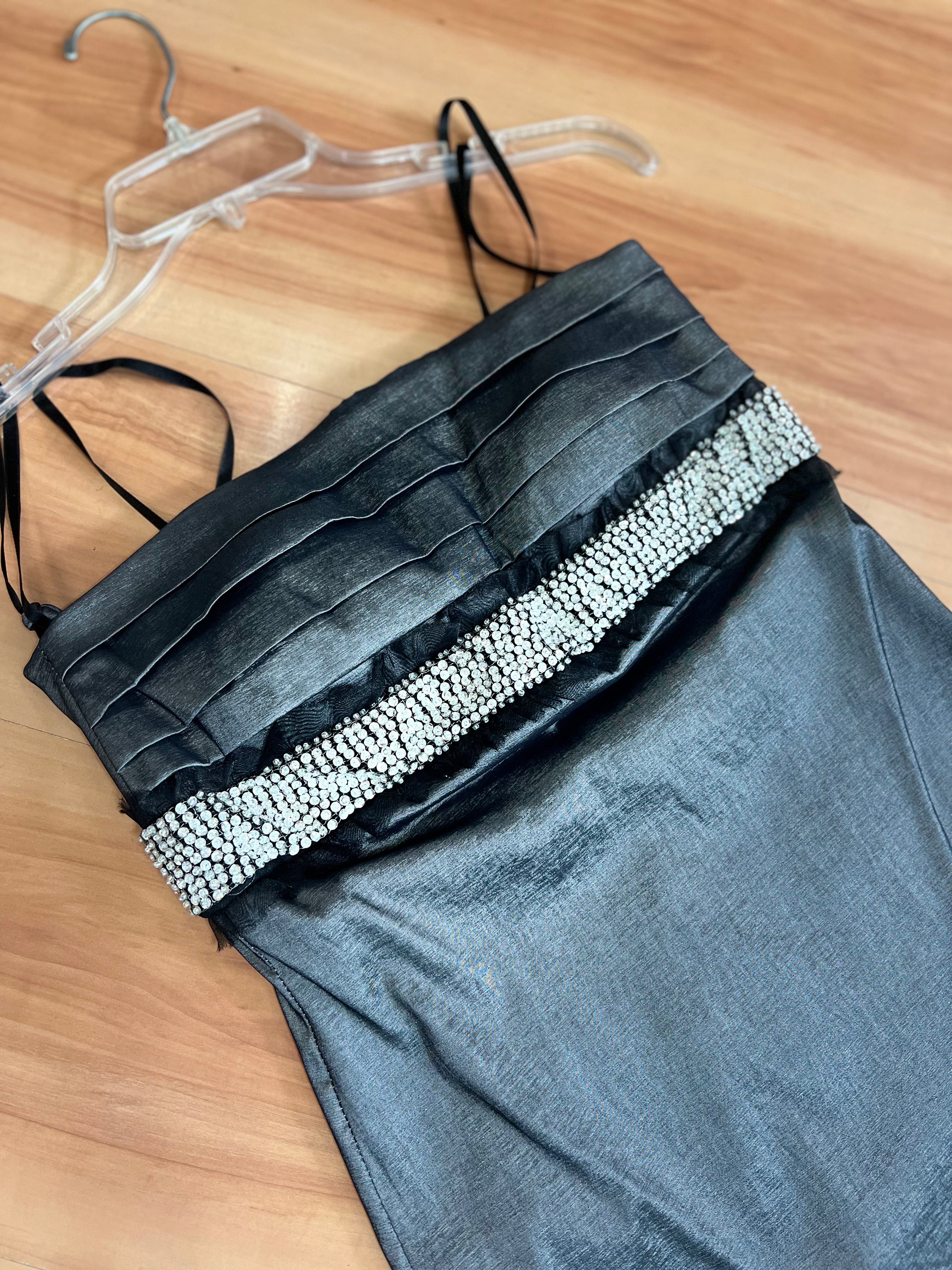 VESTIDO GRIS STRAPLESS