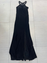 Cargar imagen en el visor de la galería, VESTIDO LARGO NEGRO HALTER
