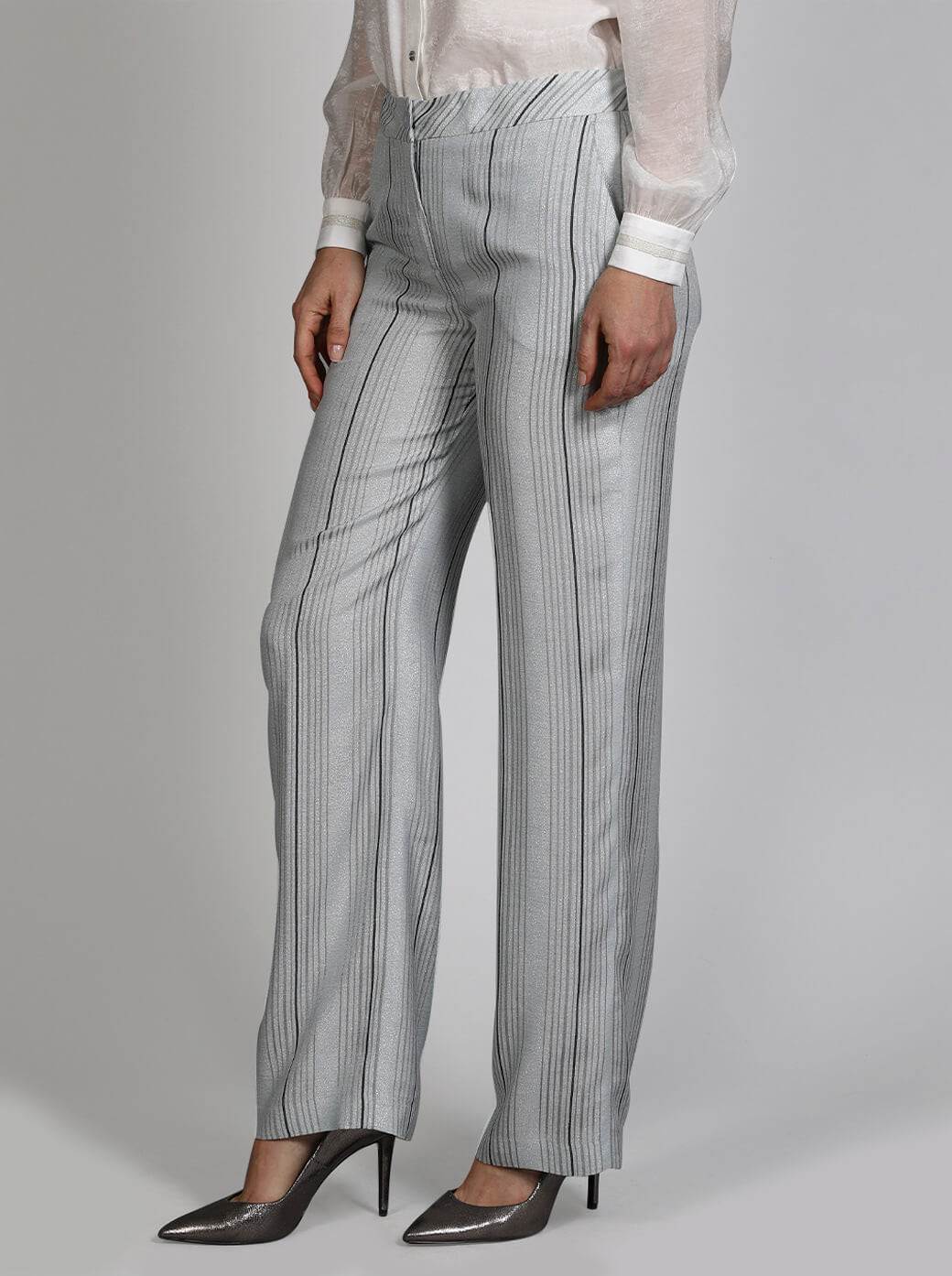 PANTALÓN GRIS ESTAMPADO