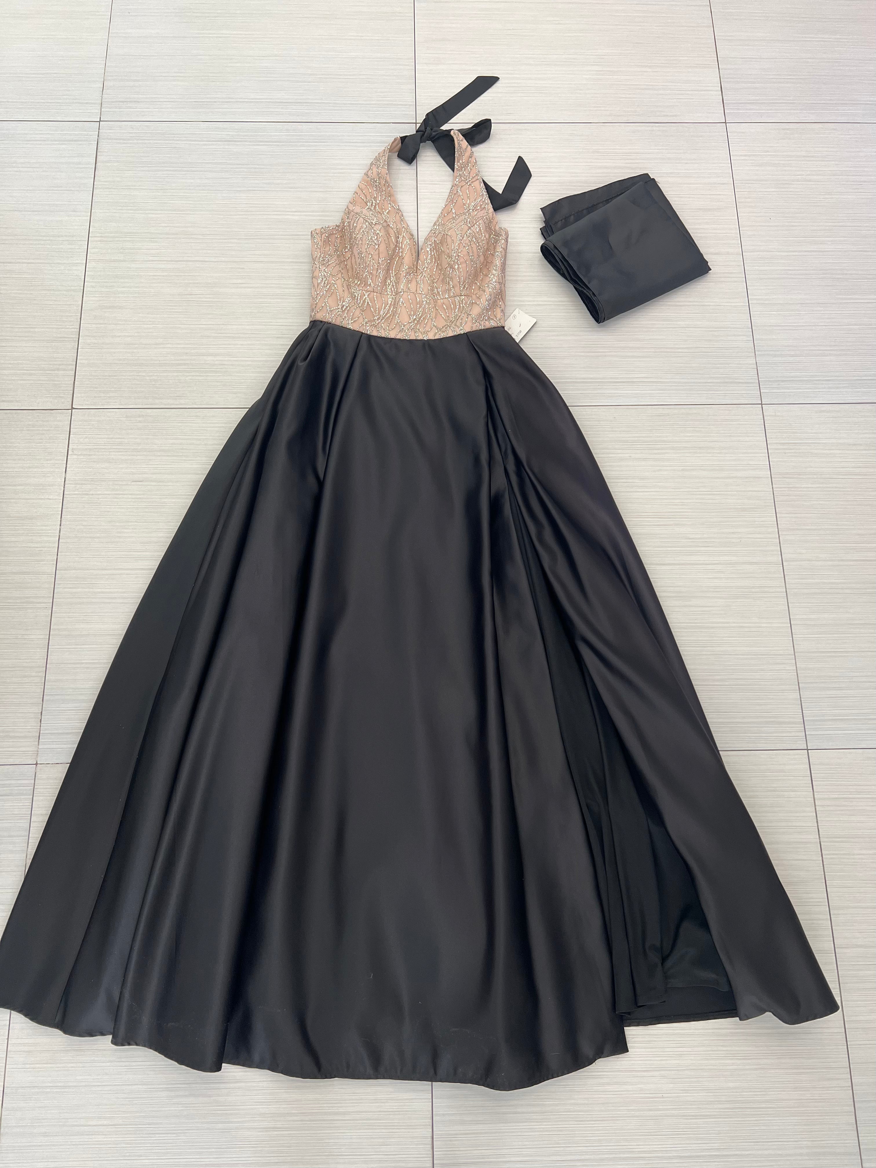VESTIDO LARGO NEGRO CON ROSA