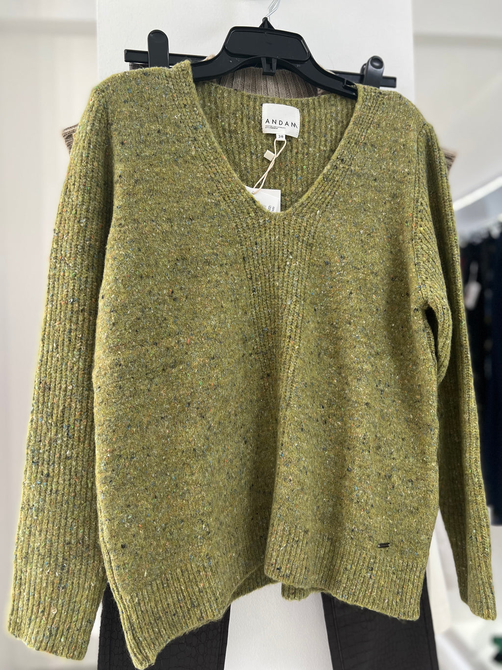 SUÉTER GRIS Y VERDE ESTAMPADO