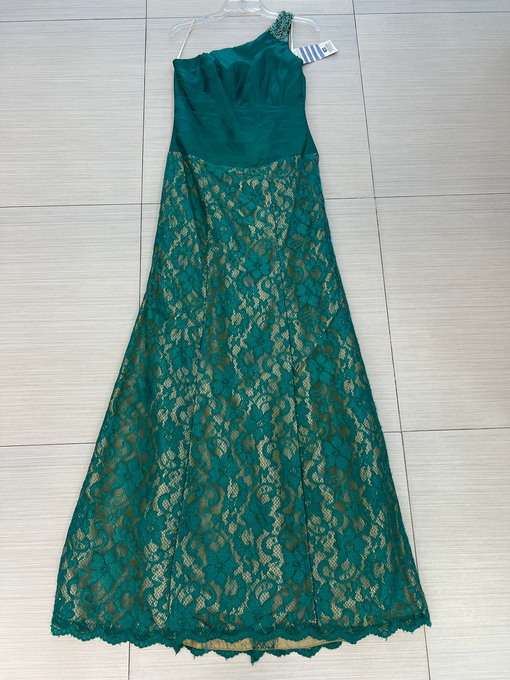 VESTIDO LARGO VERDE ENCAJE
