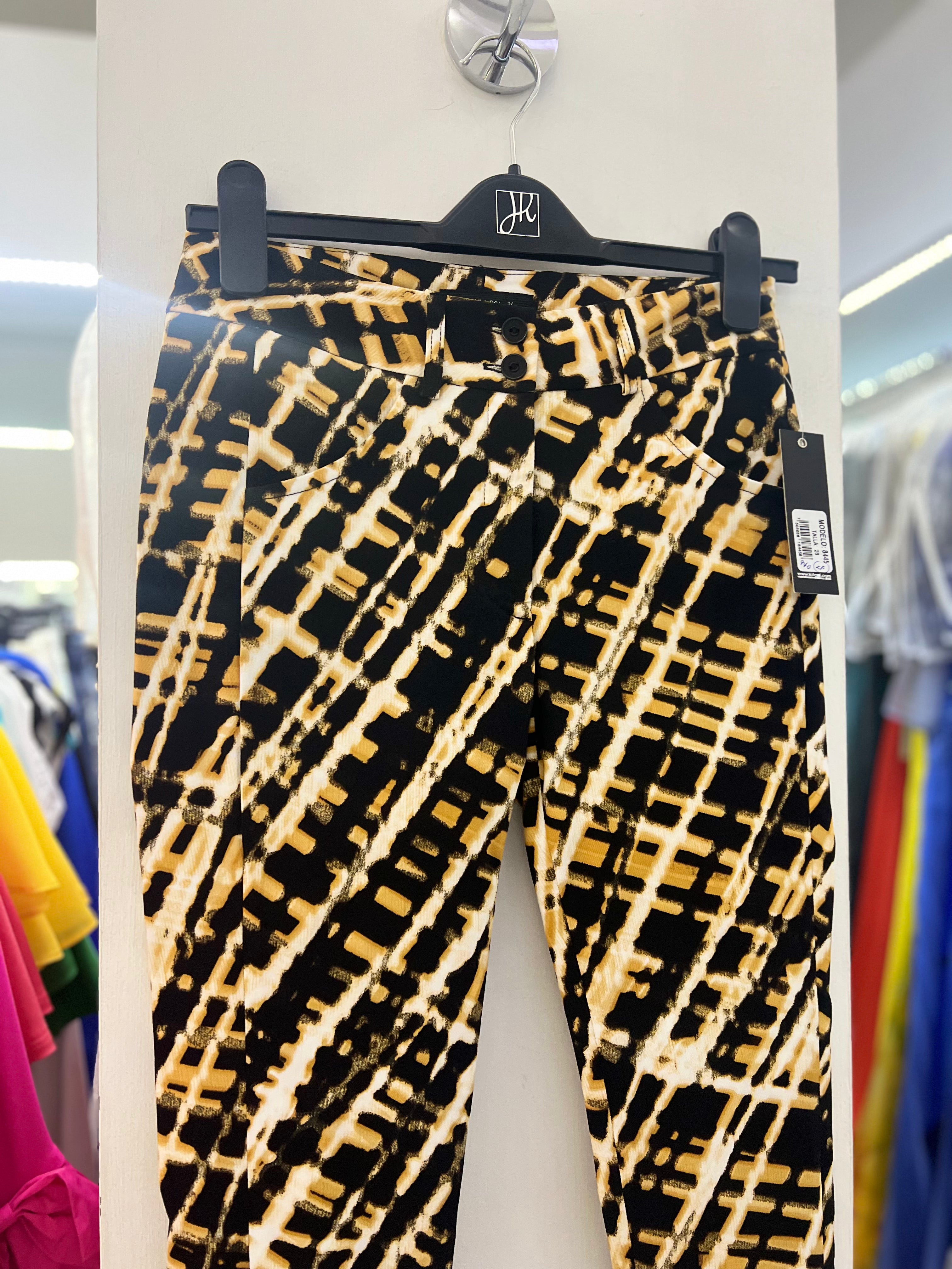 PANTALÓN NEGRO ESTAMPADO
