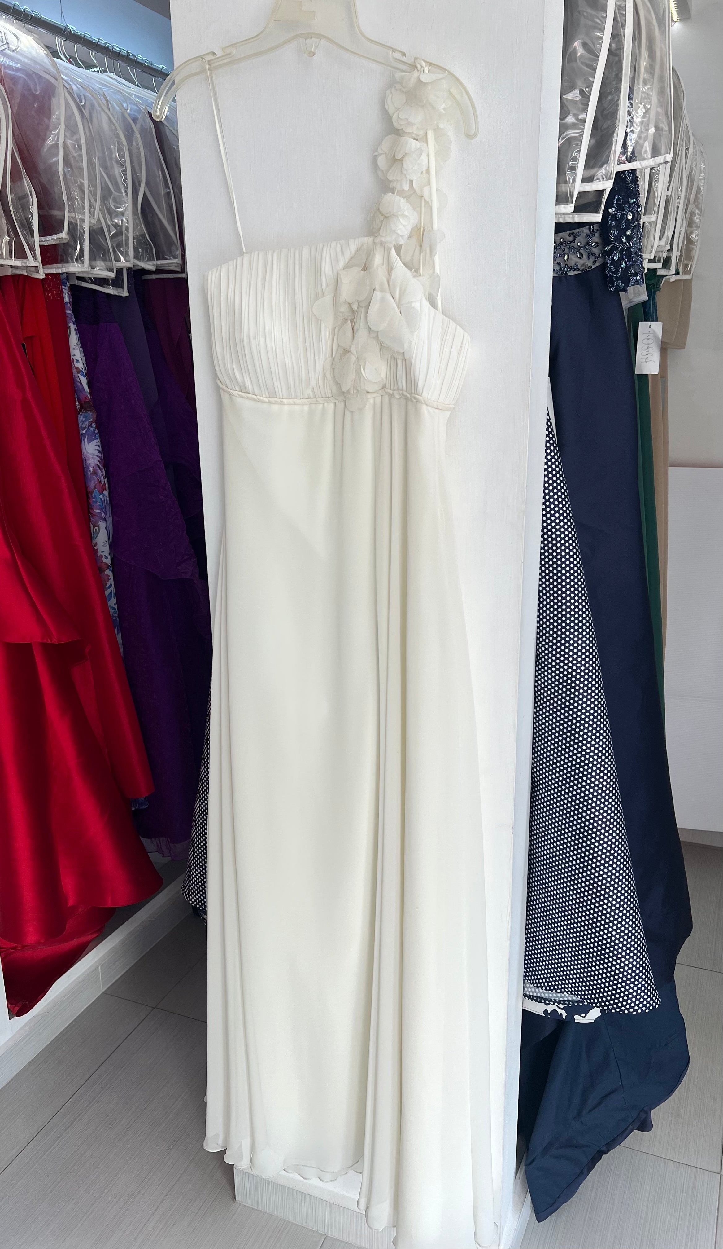 VESTIDO LARGO BLANCO UN HOMBRO
