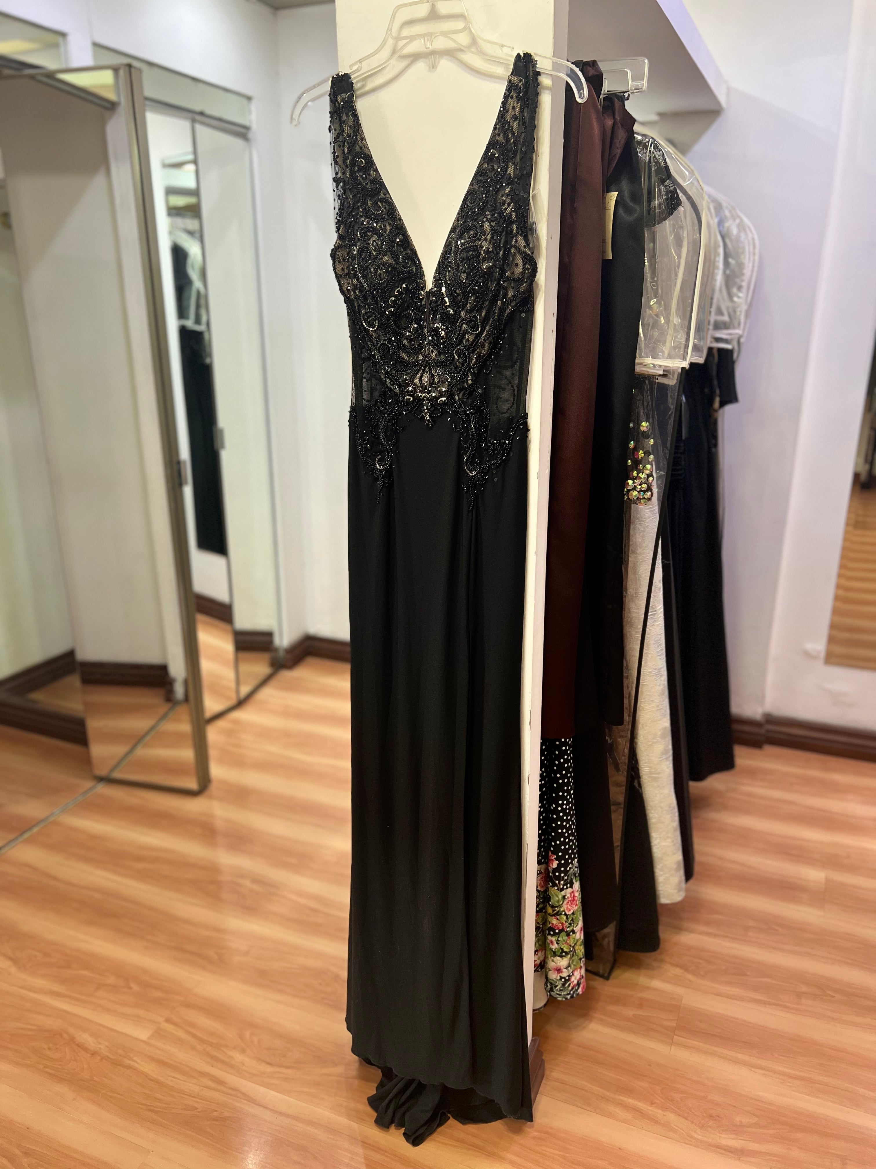 VESTIDO LARGO NEGRO BORDADO