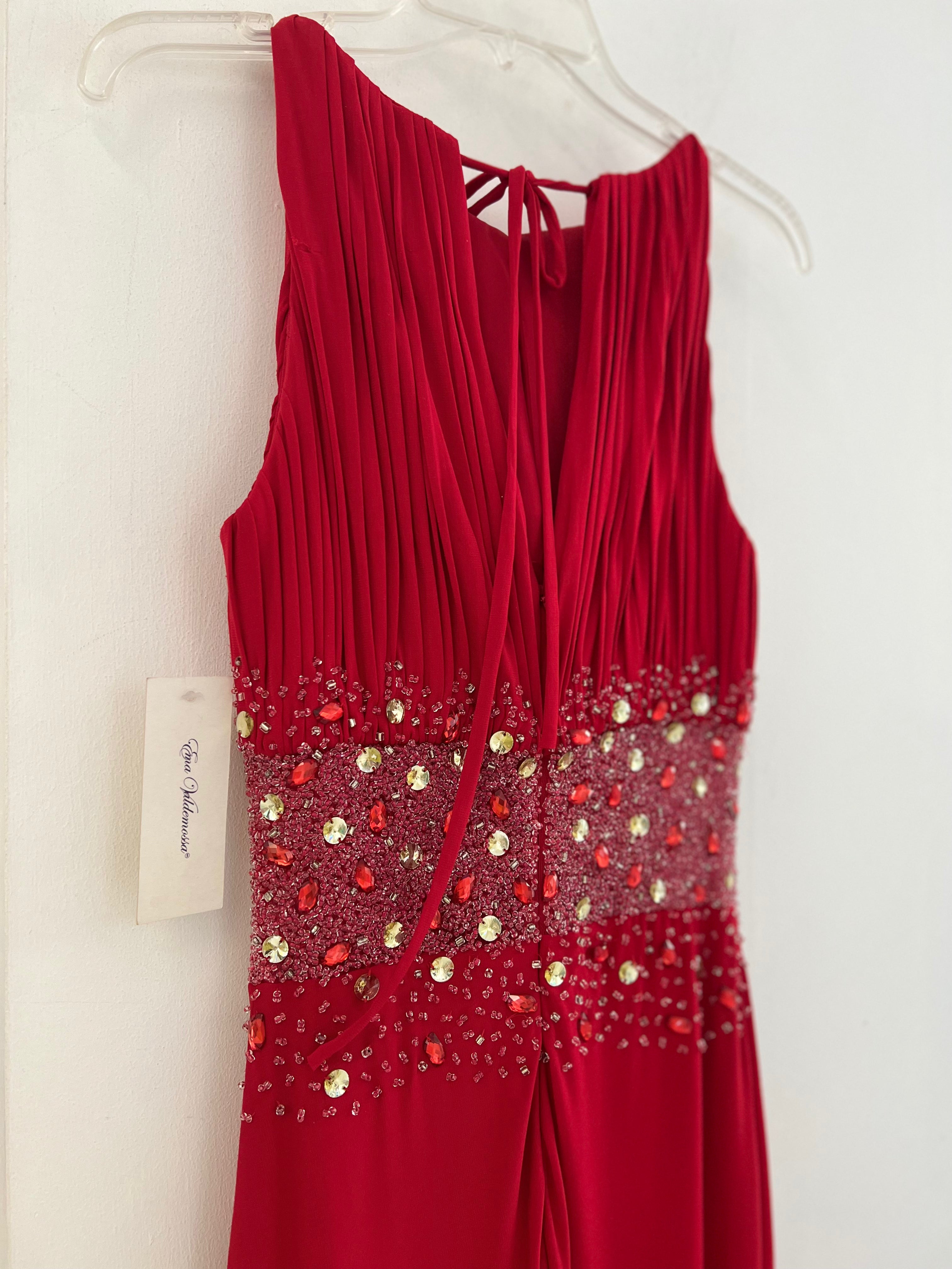 VESTIDO LARGO ROJO CON PEDRERÍA
