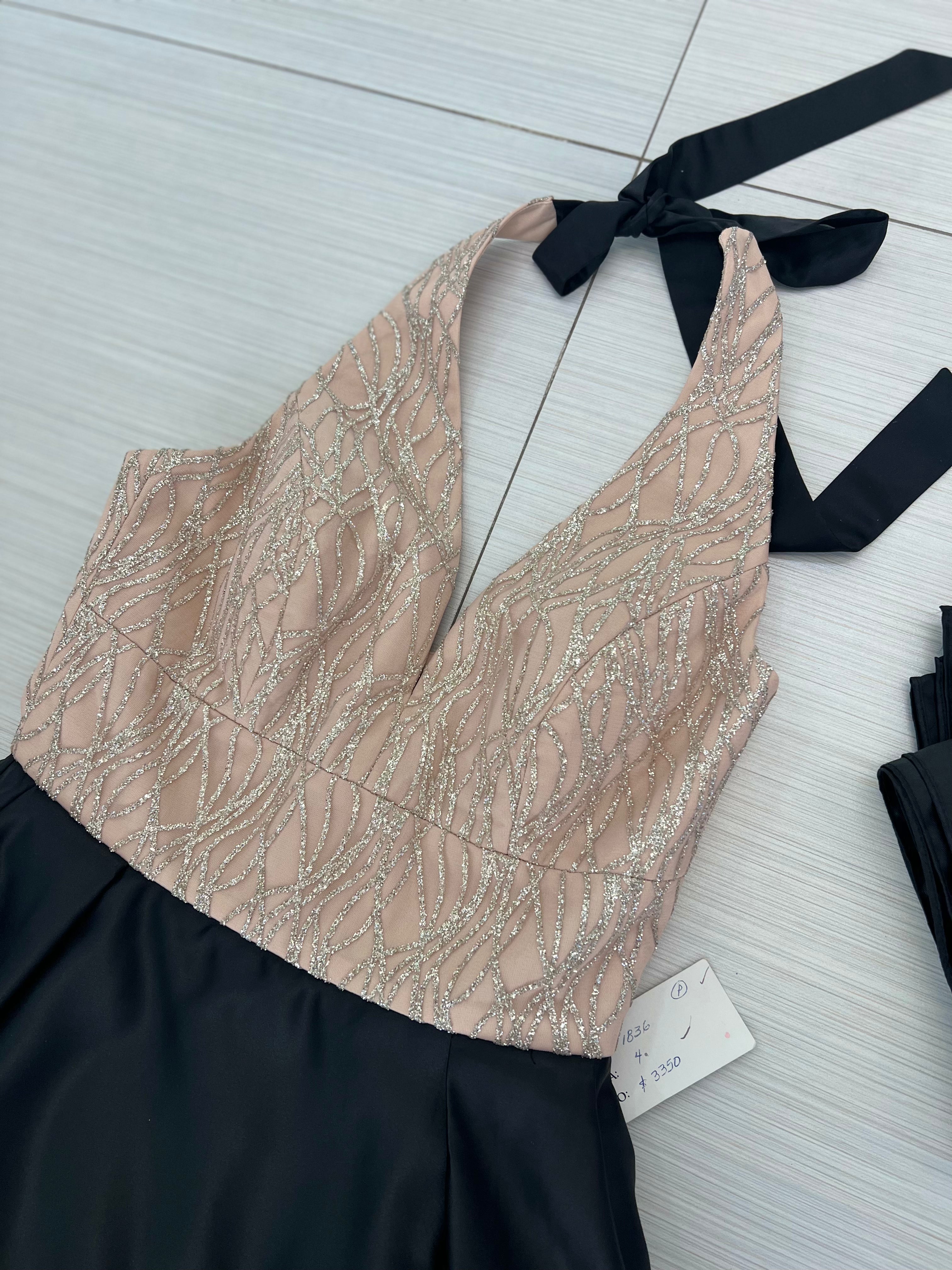 VESTIDO LARGO NEGRO CON ROSA