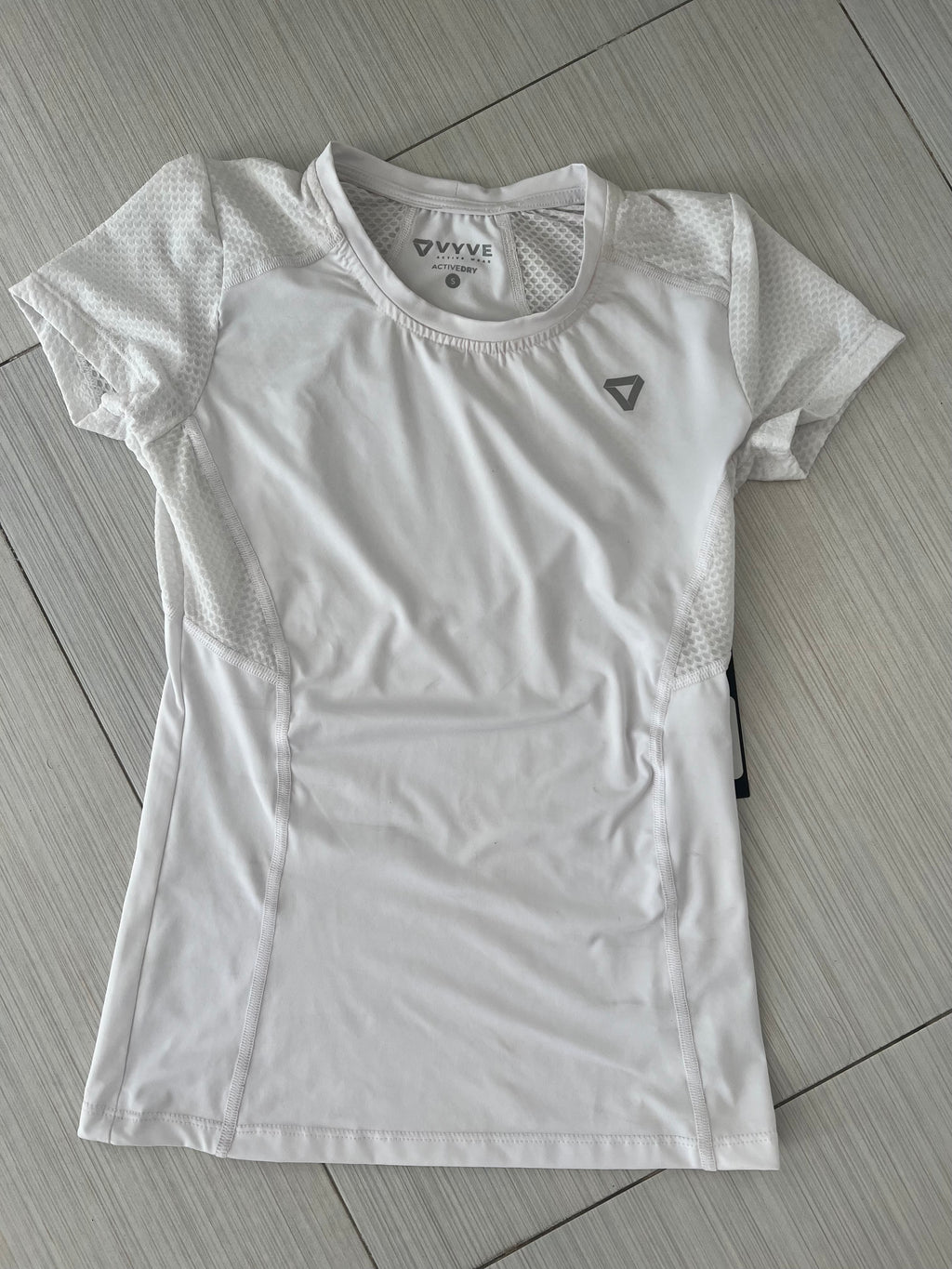 BLUSA BLANCA DEPORTIVA