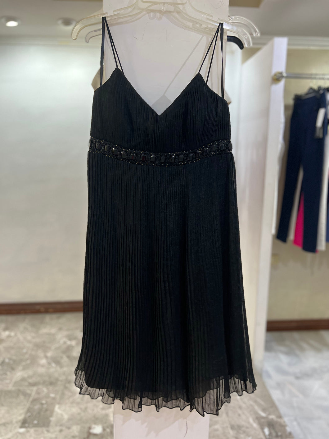 VESTIDO CORTO NEGRO