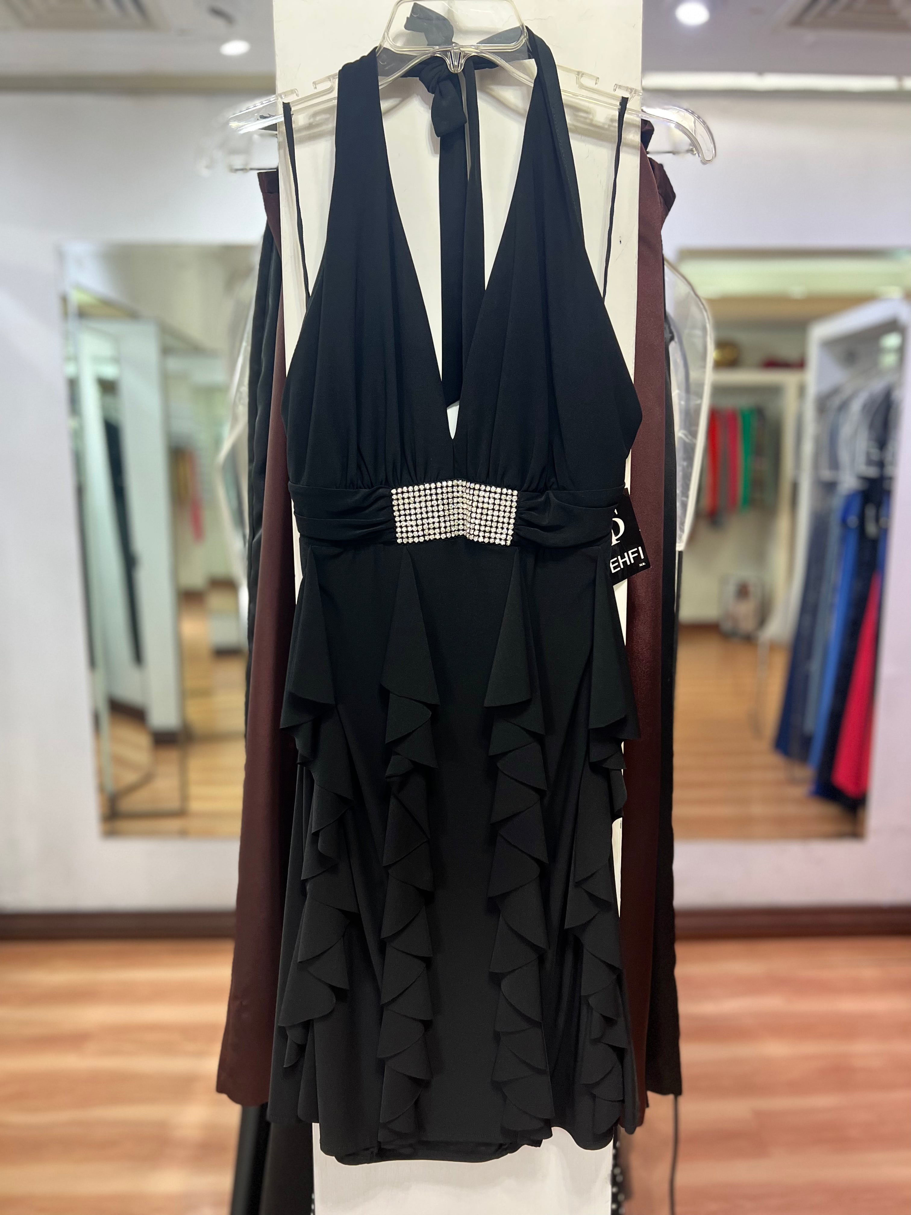 VESTIDO NEGRO HALTER