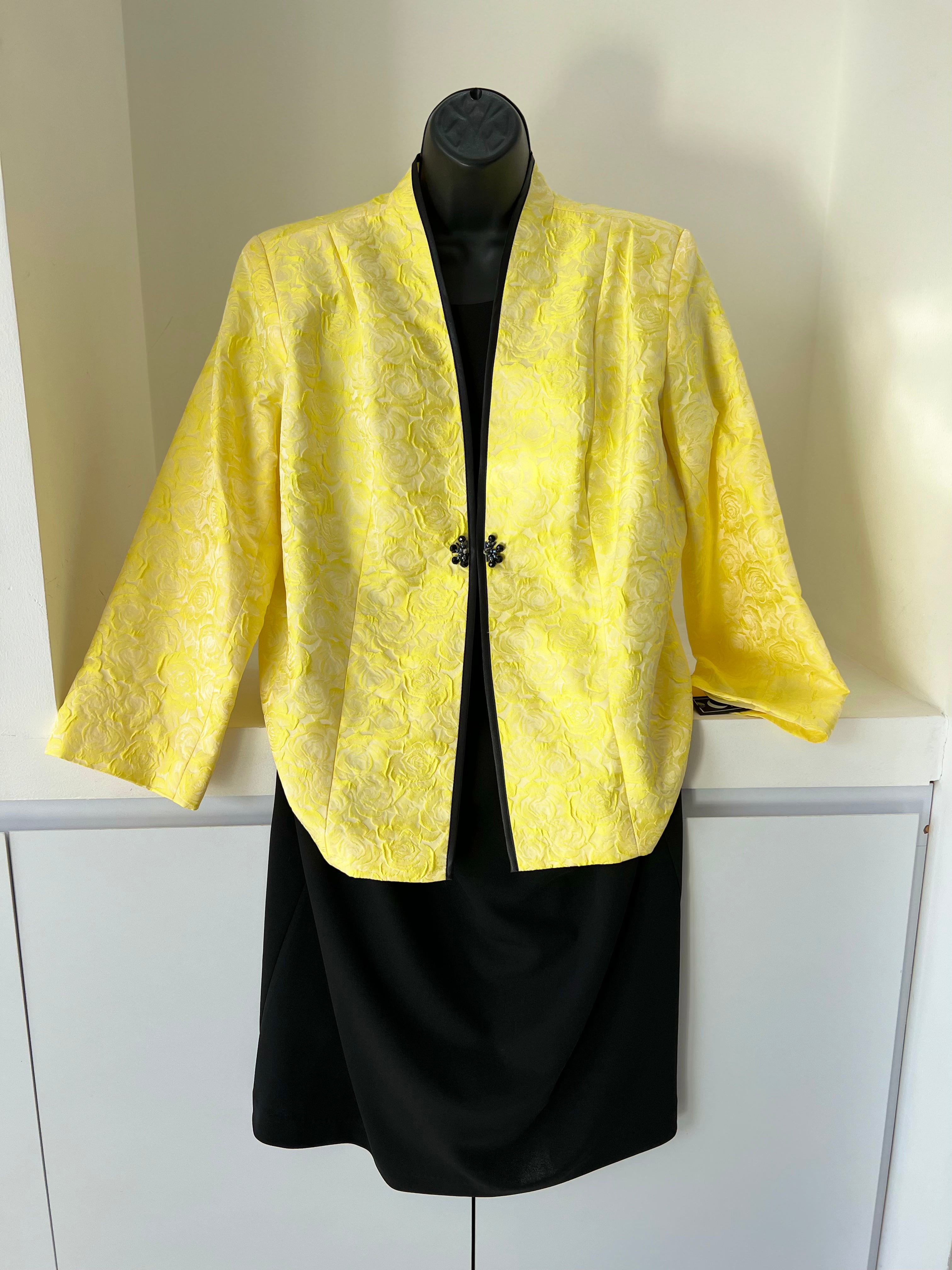VESTIDO CORTO AMARILLO Y NEGRO 6207