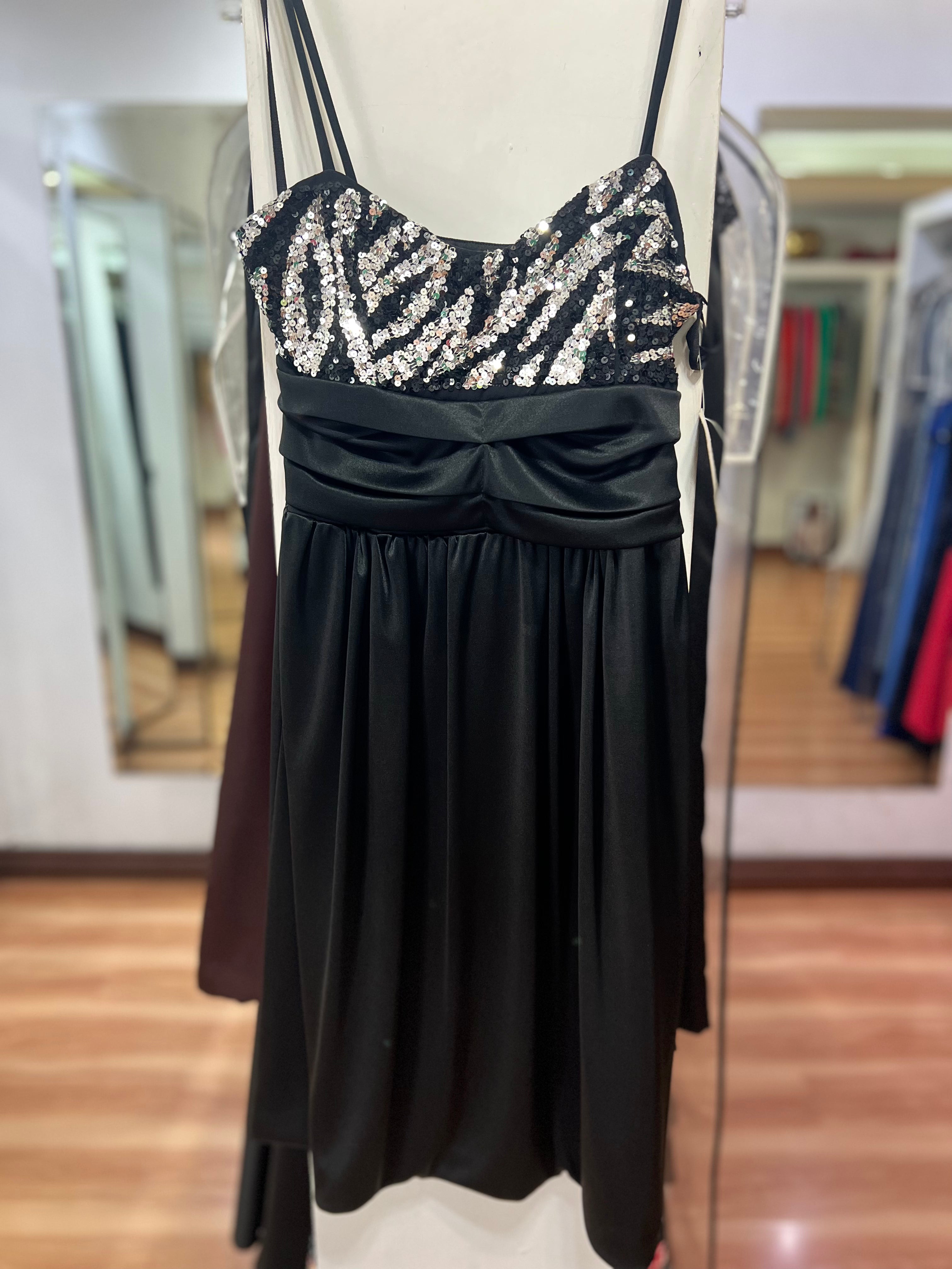 VESTIDO NEGRO BORDADO