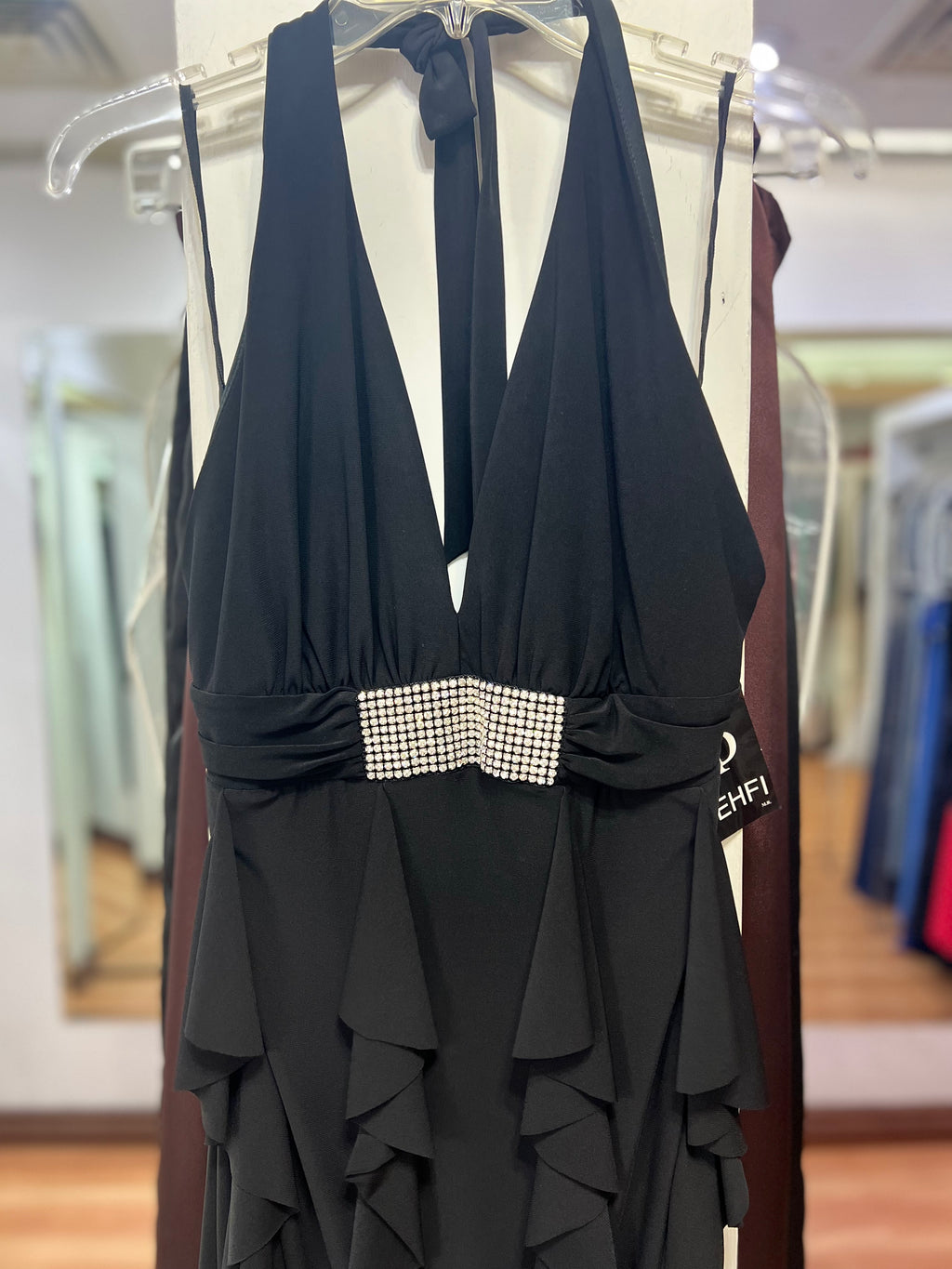 VESTIDO NEGRO HALTER