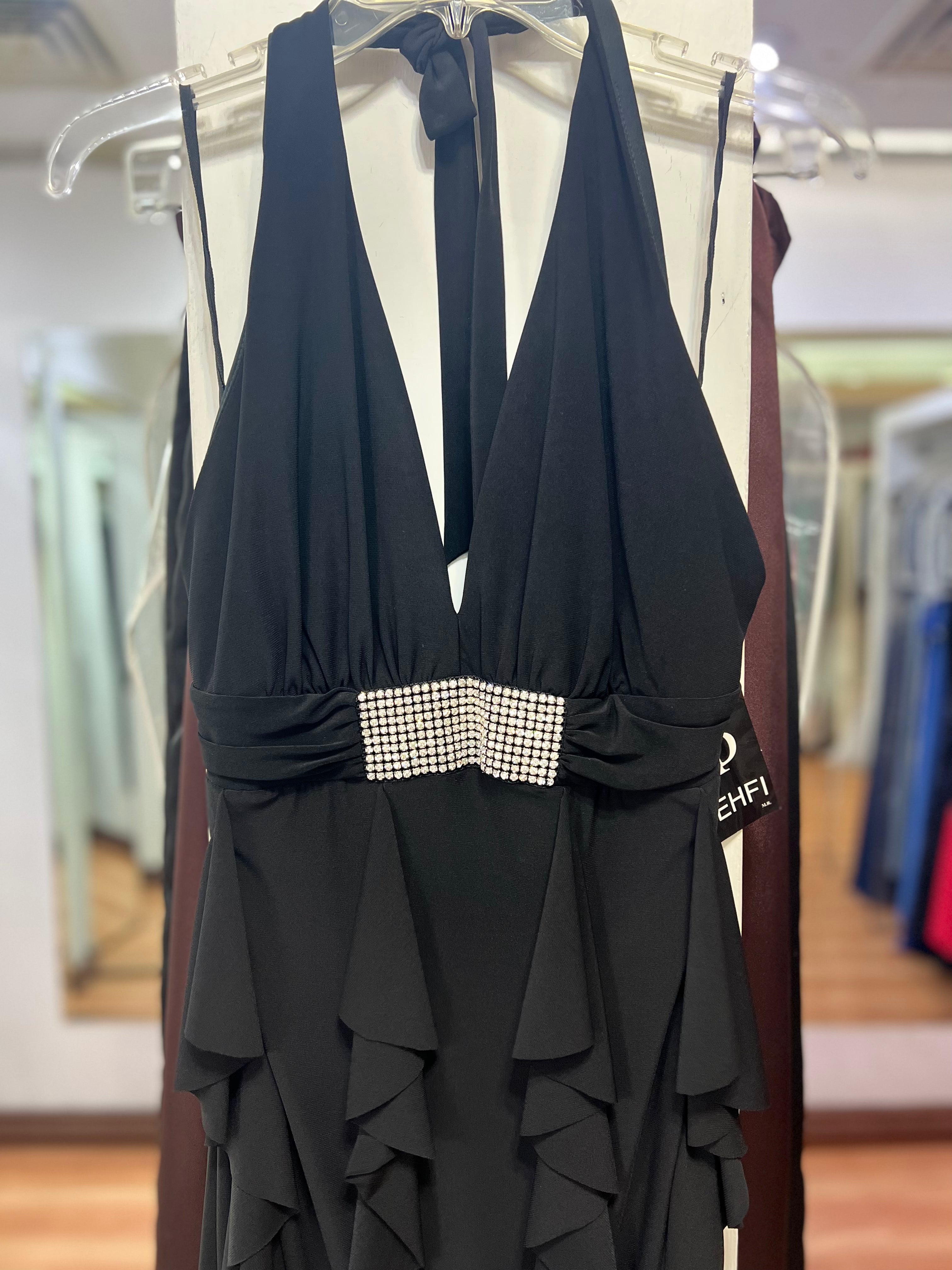 VESTIDO NEGRO HALTER