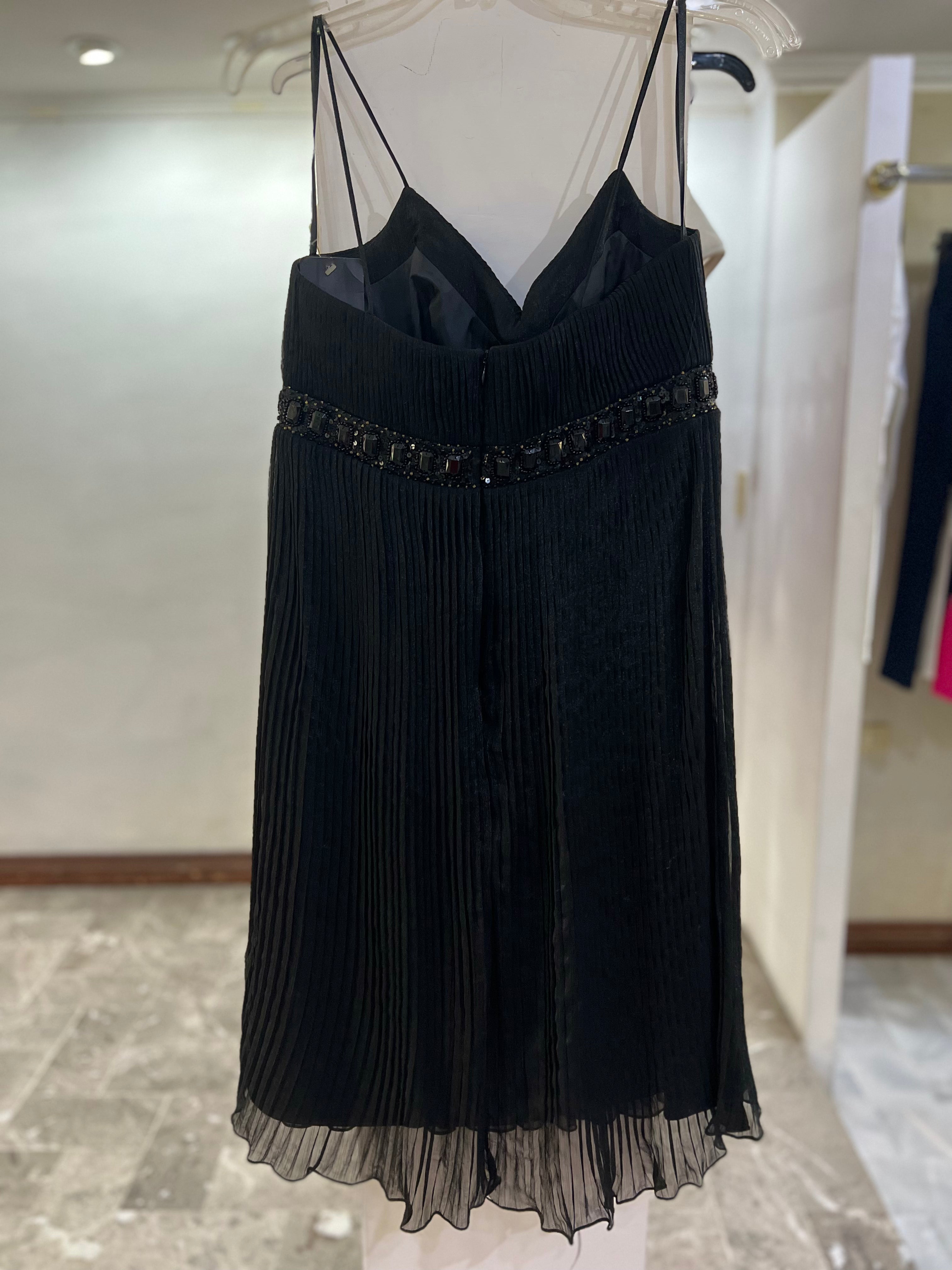 VESTIDO CORTO NEGRO