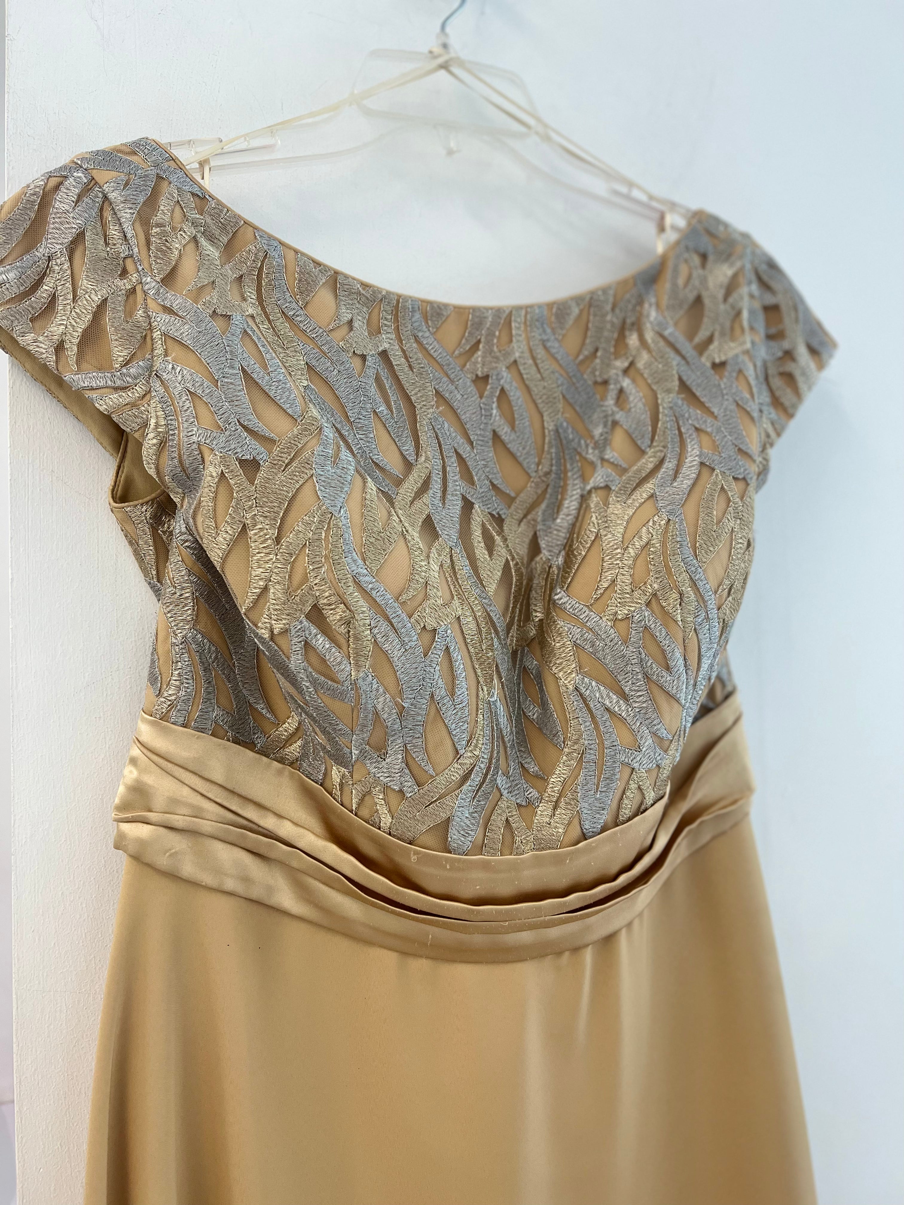 VESTIDO LARGO ORO ENCAJE