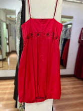 Cargar imagen en el visor de la galería, VESTIDO ROJO STRAPLESS

