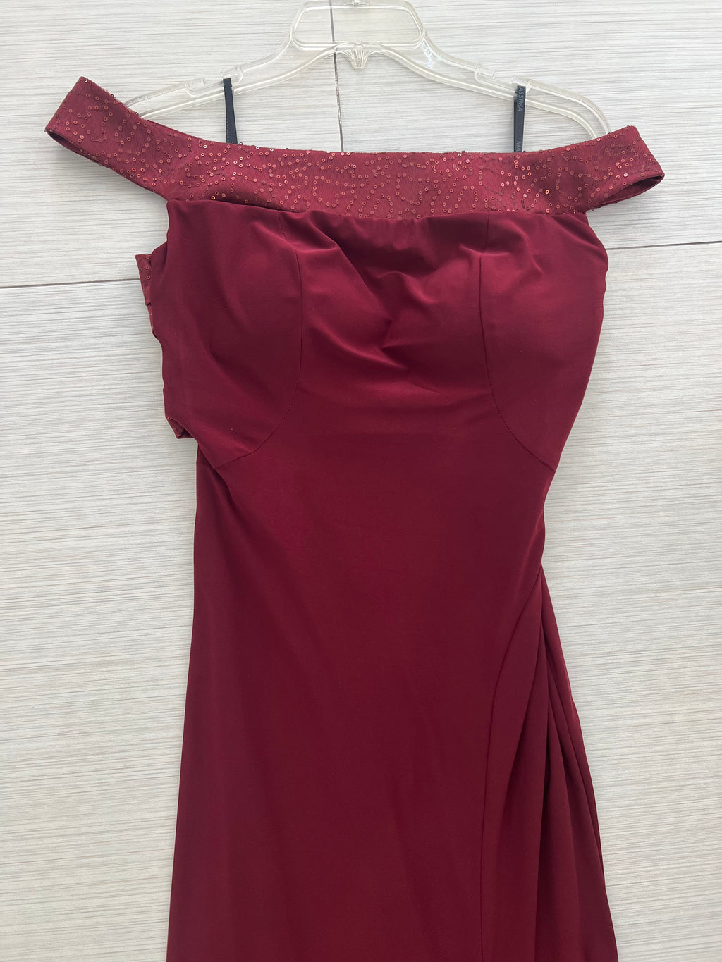 VESTIDO LARGO VINO CON LENTEJUELAS