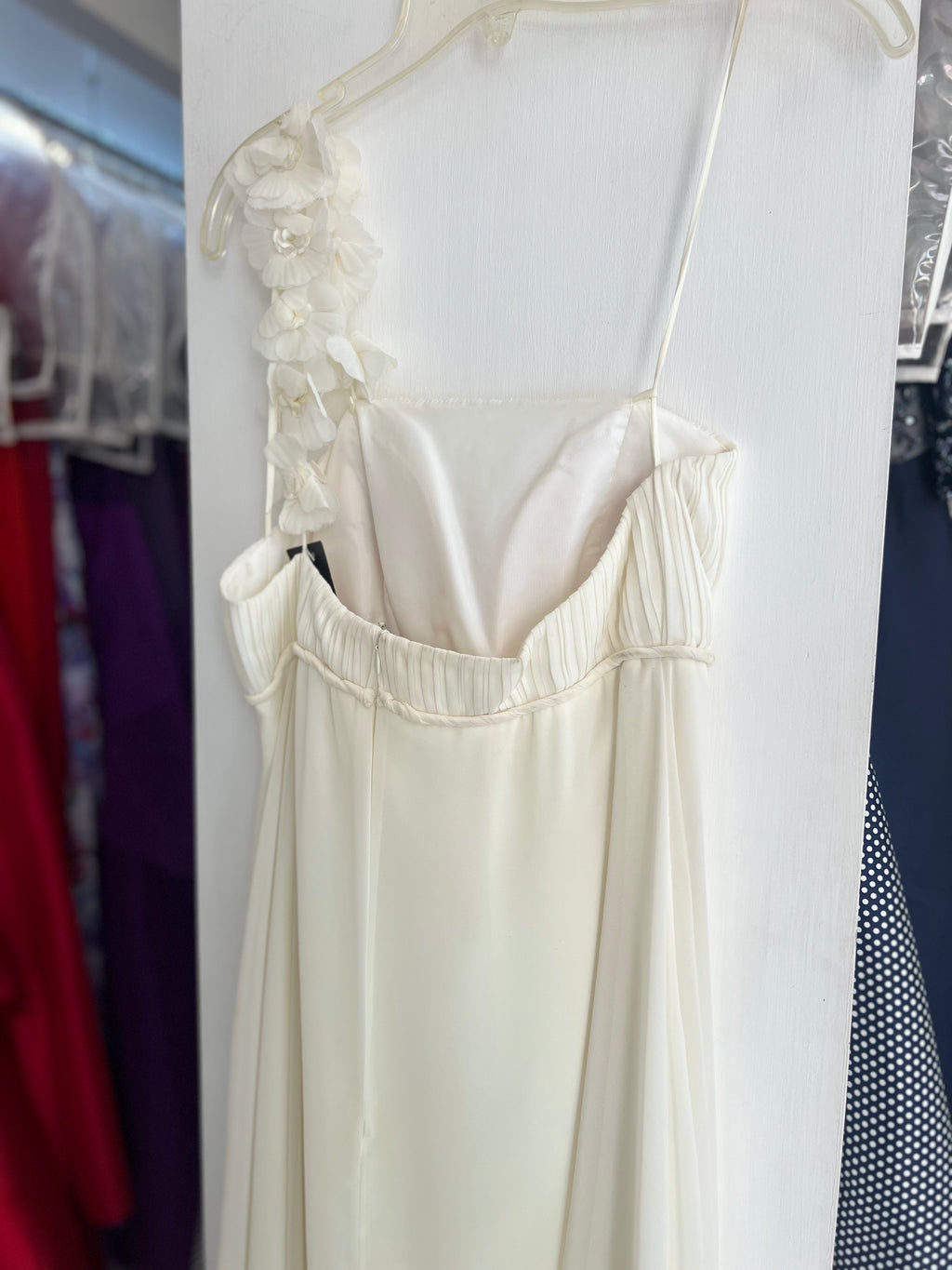 VESTIDO LARGO BLANCO UN HOMBRO