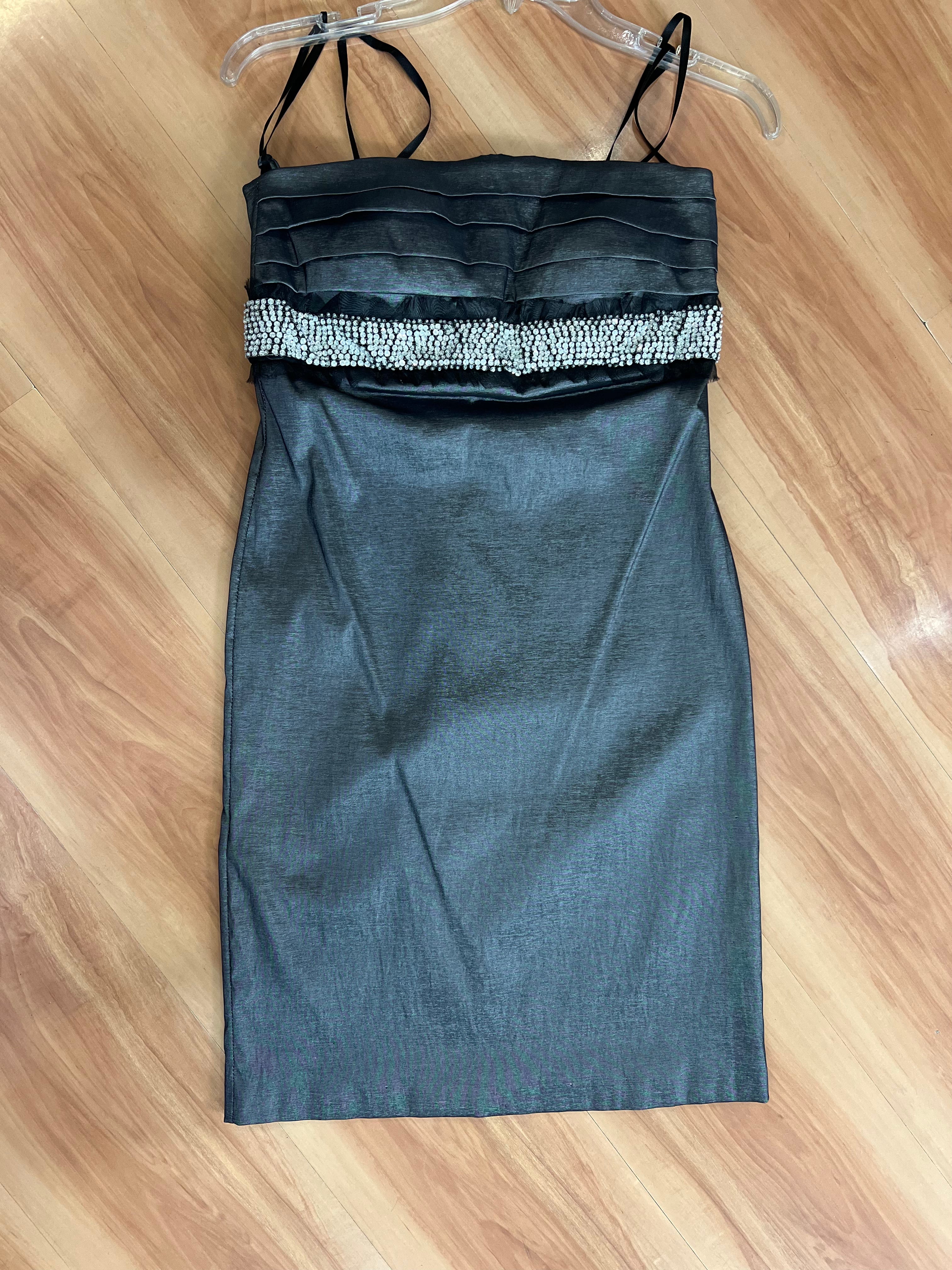 VESTIDO GRIS STRAPLESS